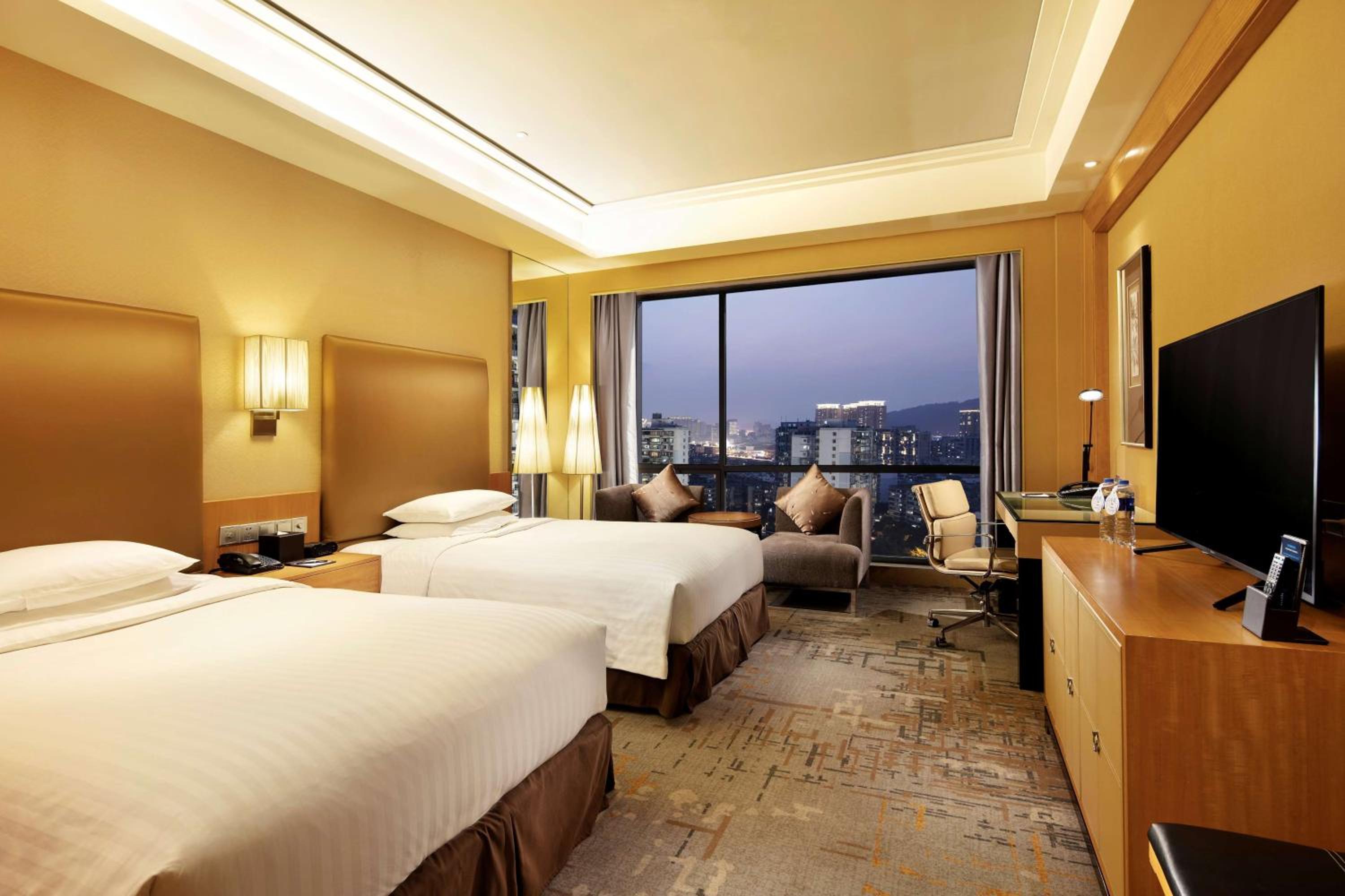 Deluxe Twin Room with City View - Photo 4