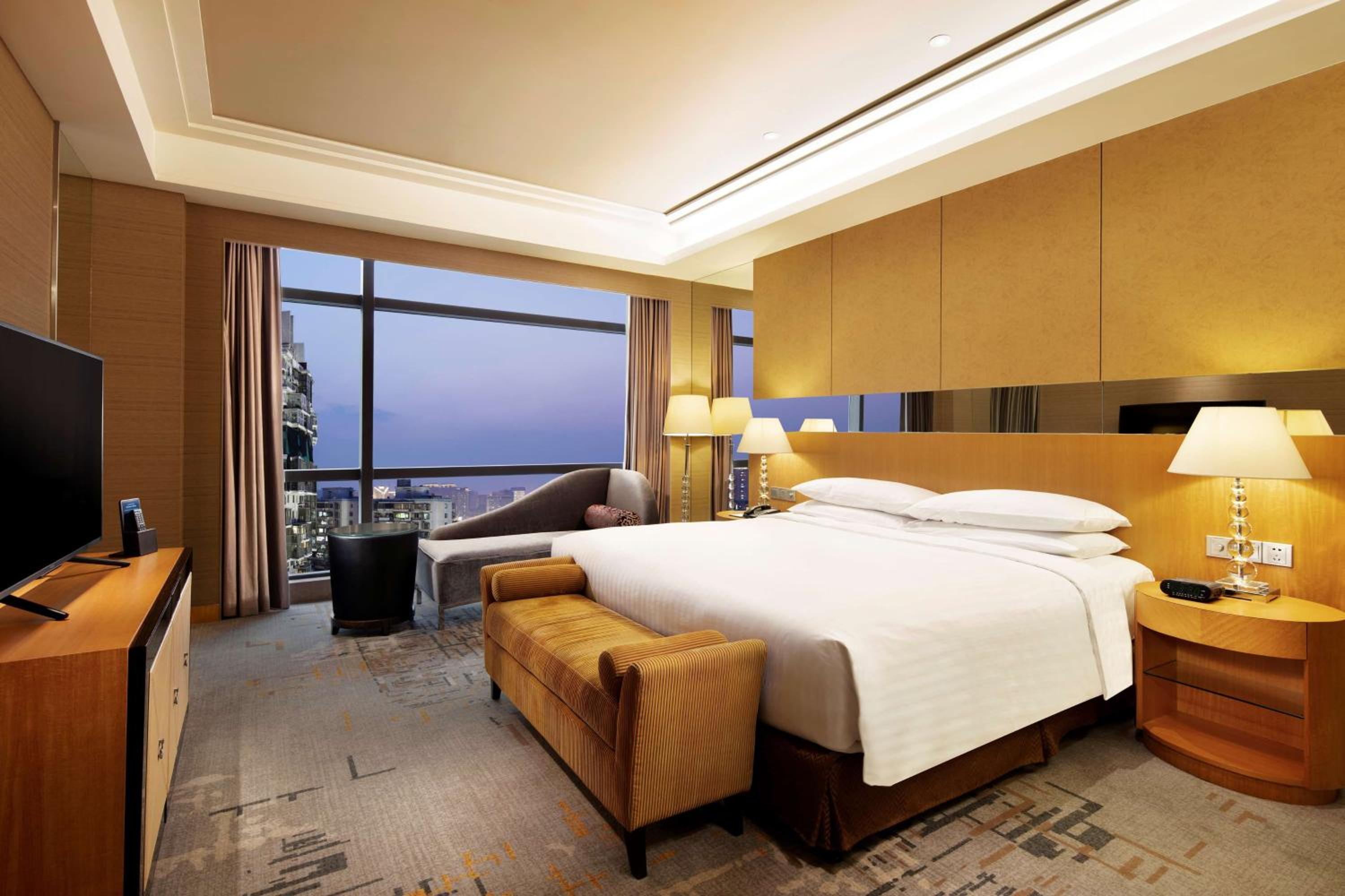 One-Bedroom Executive King Suite - Photo 5