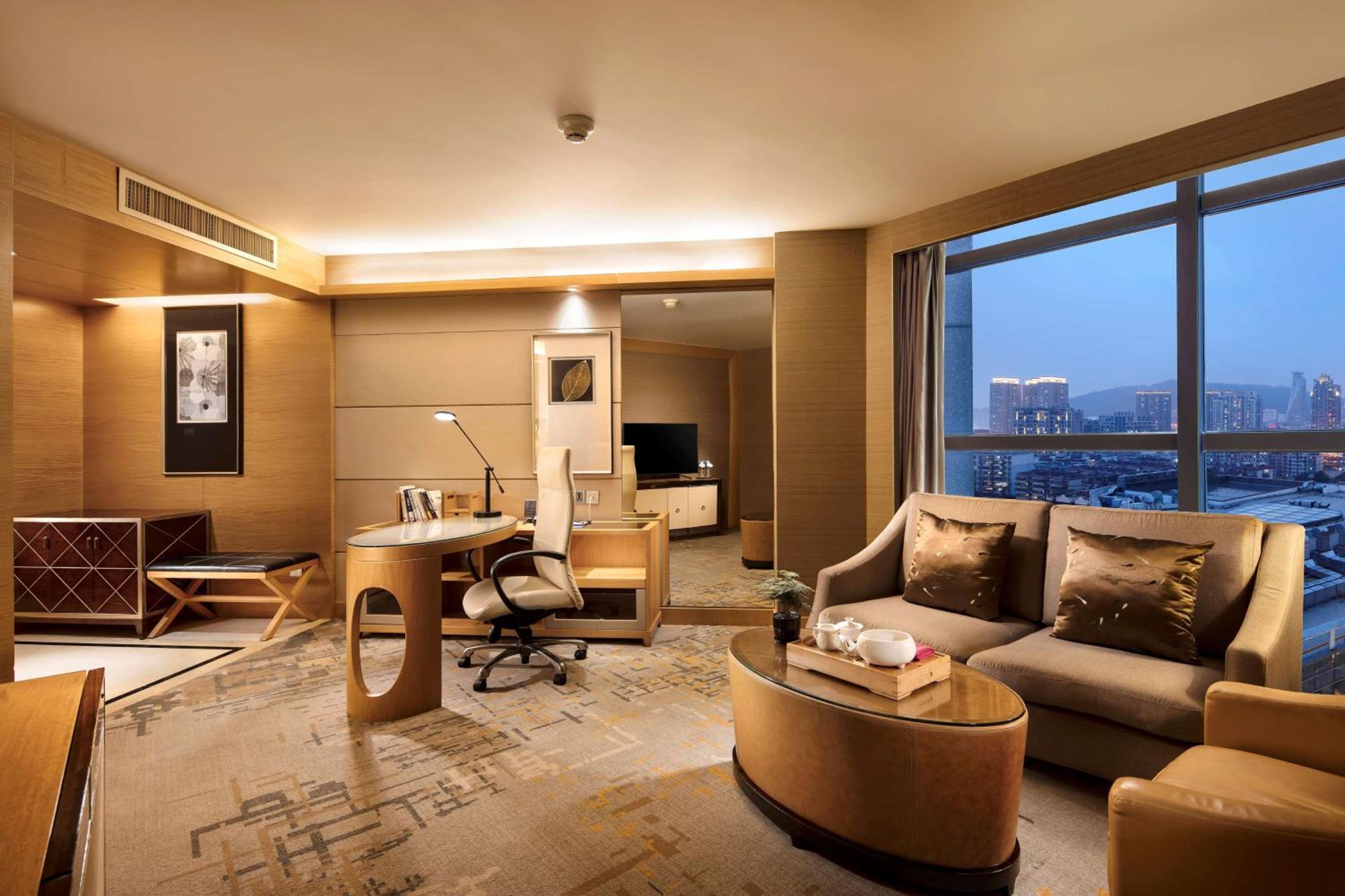 Junior King Suite - Photo 6