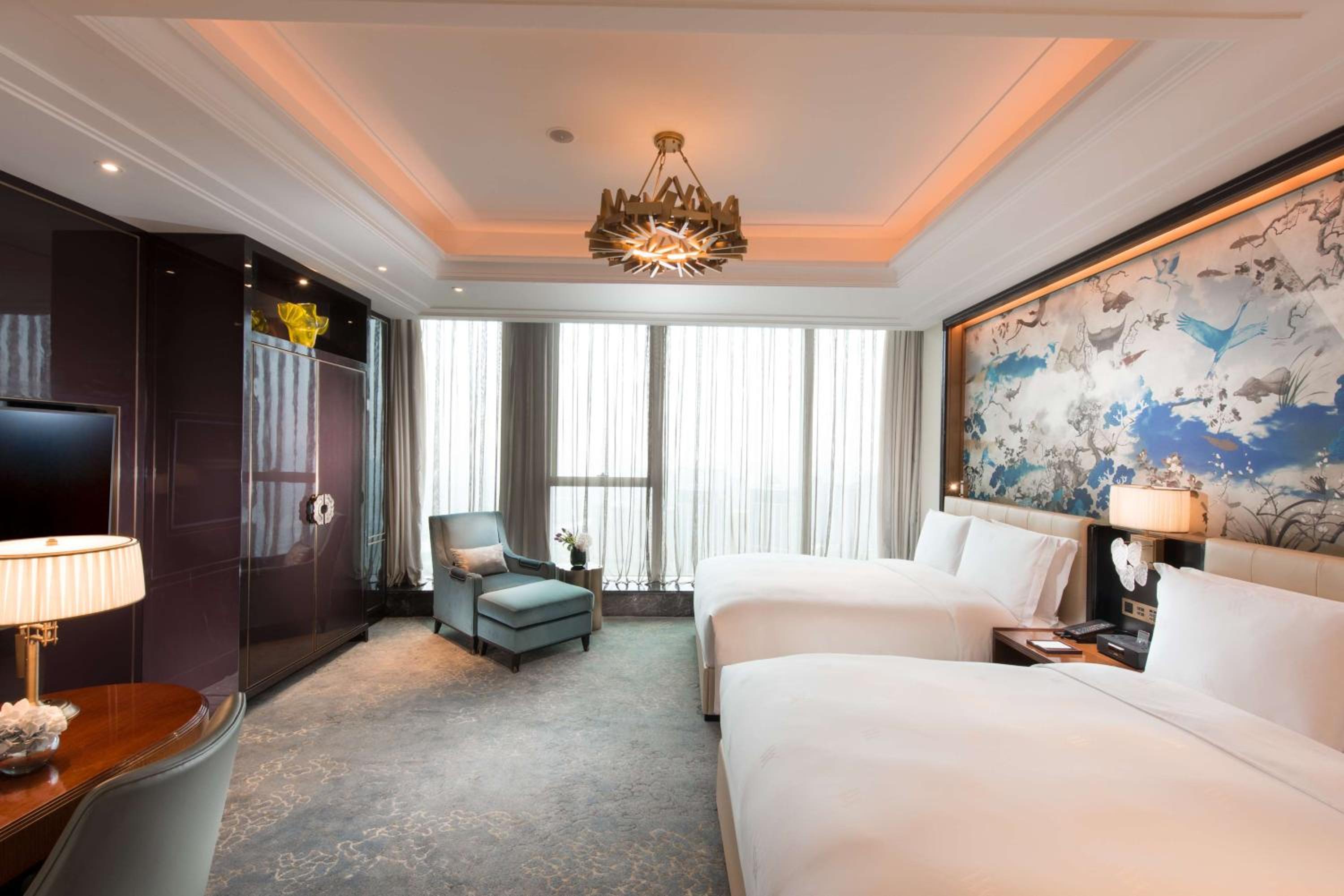 Queen Room with City View