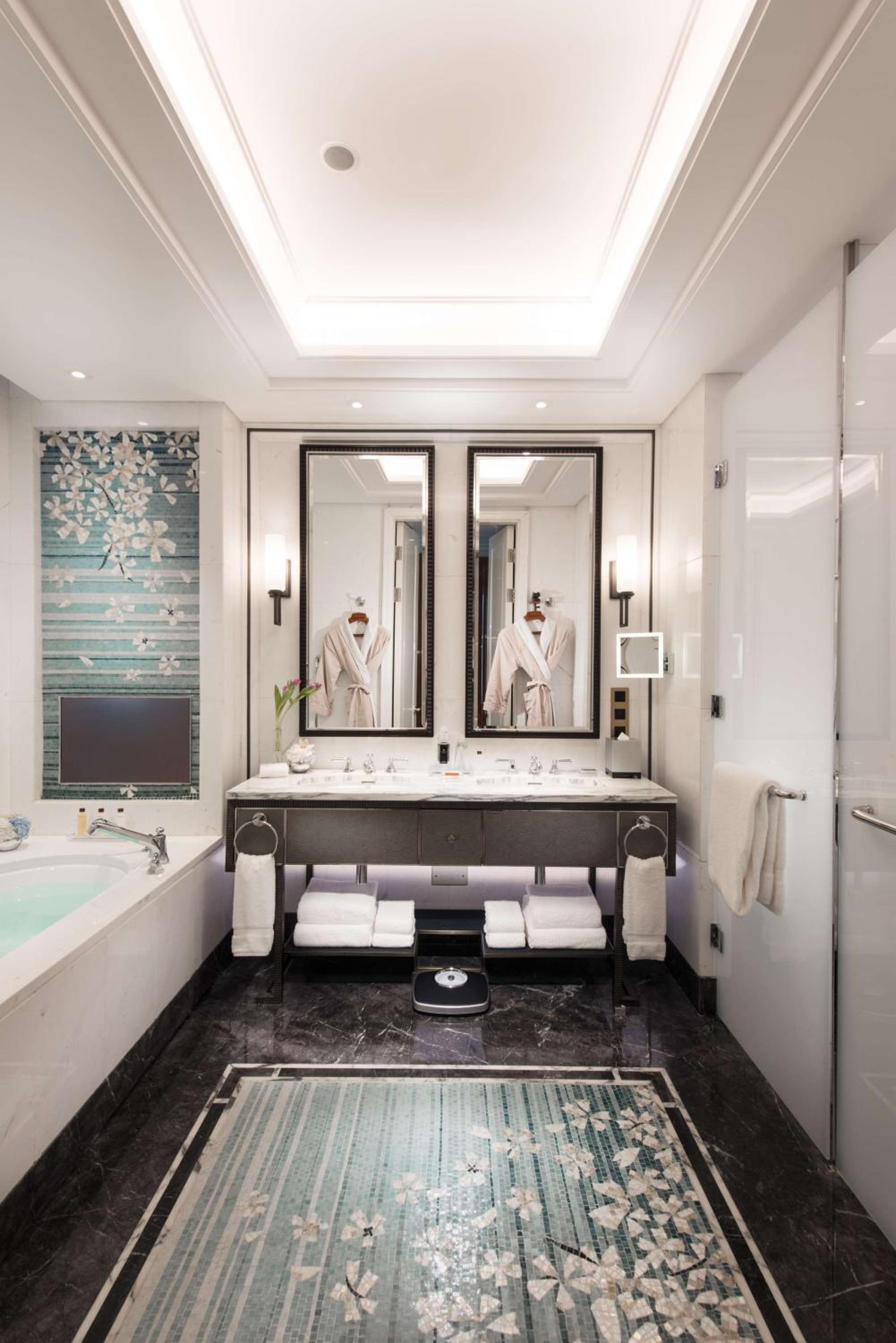 Suite with Skyline View