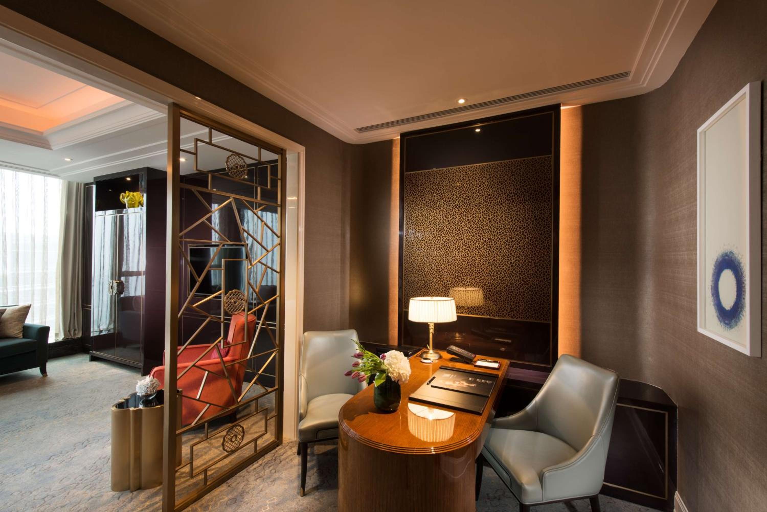 Deluxe King Room with View