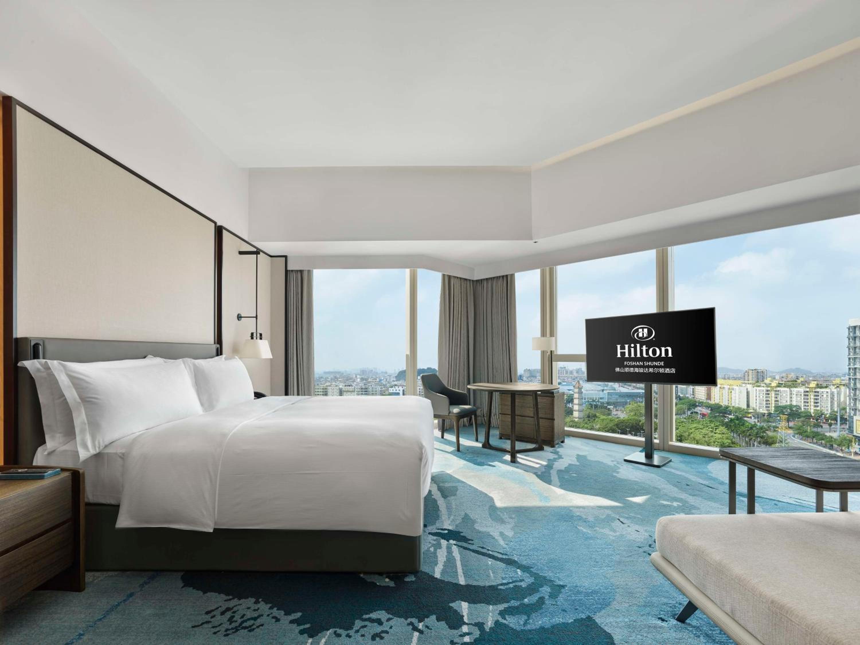 Deluxe King Room - Photo 2