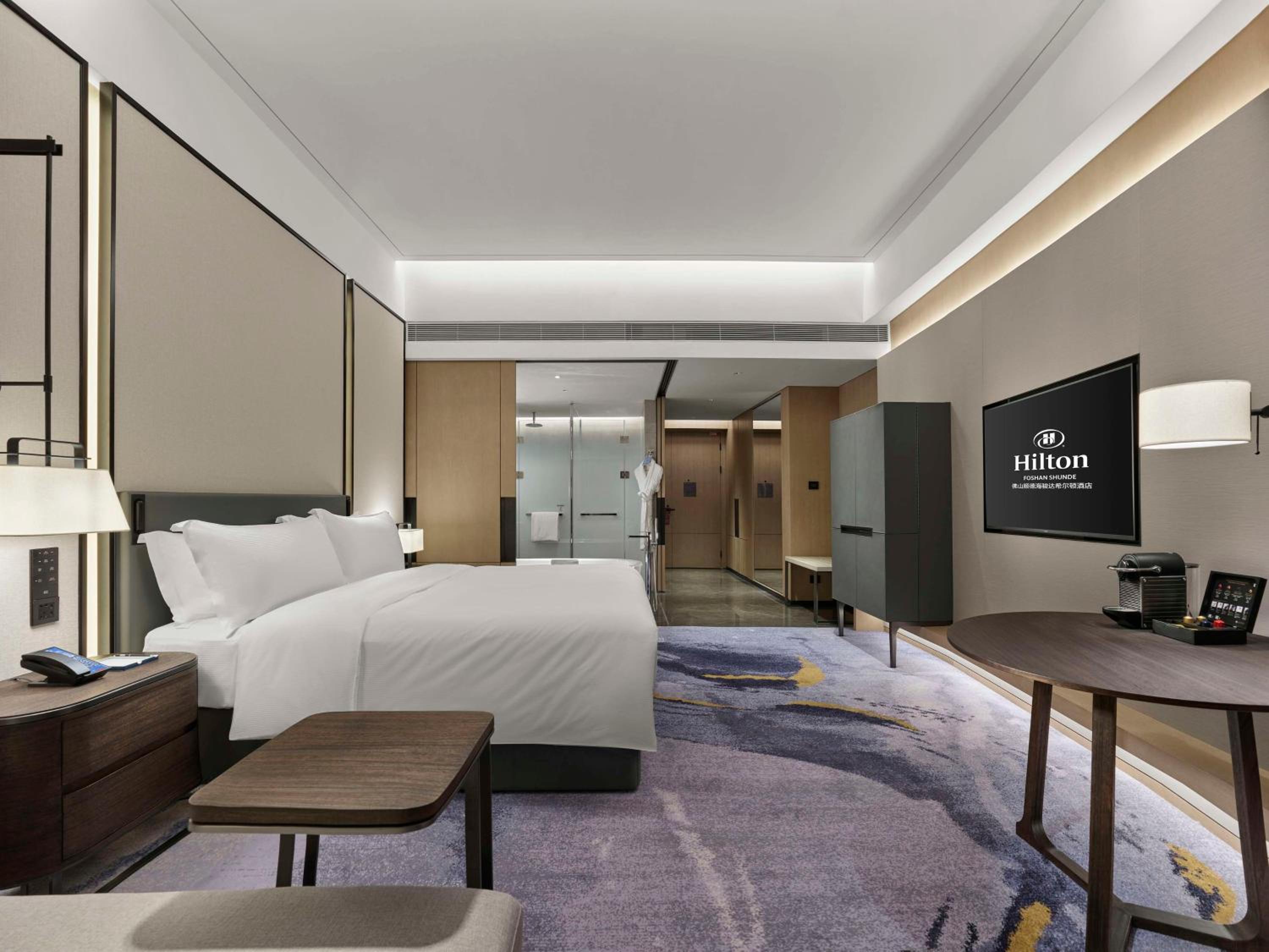 King Room - Mobility Accessible  - Photo 3