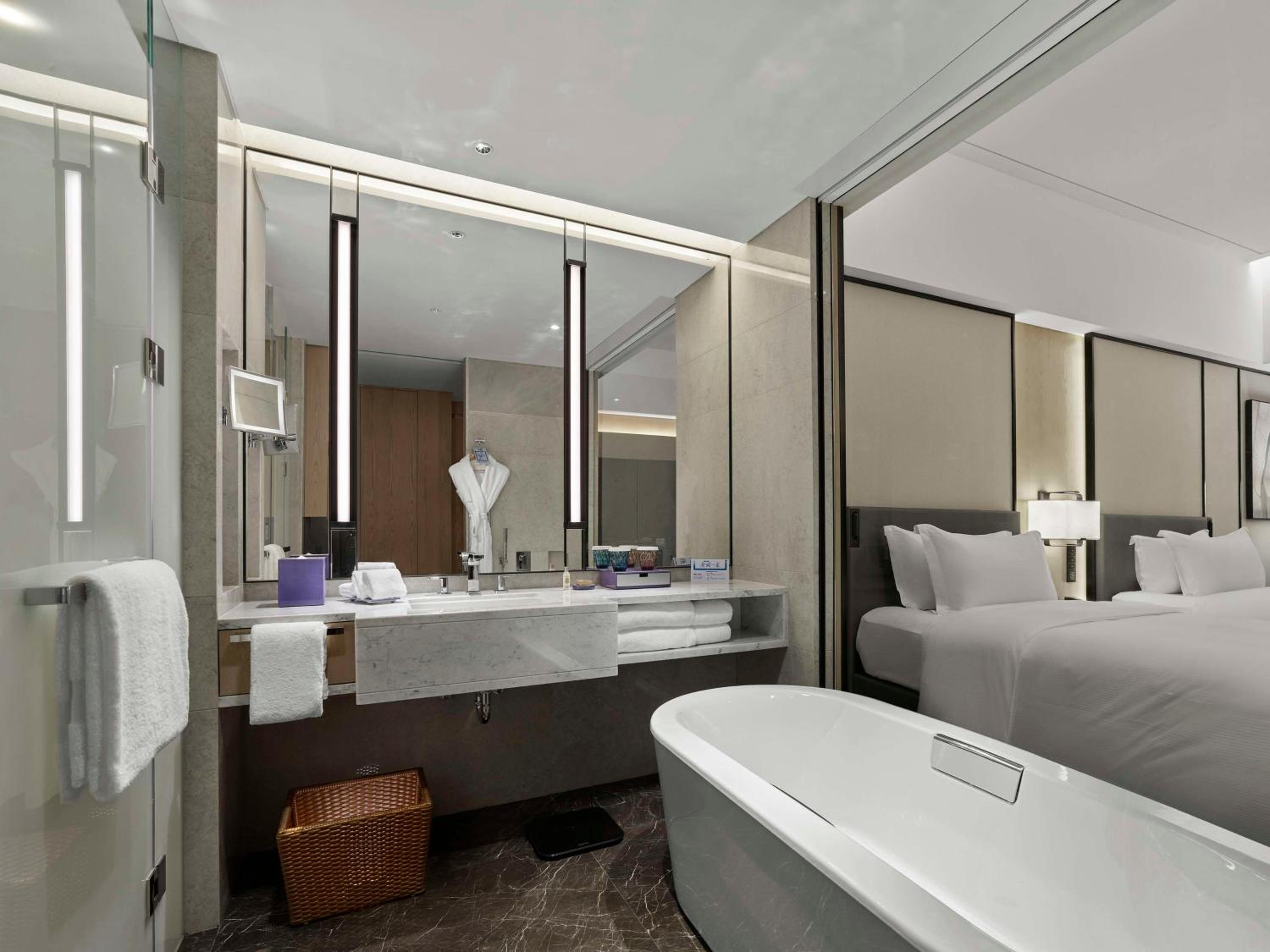 Superior King Room - Photo 2