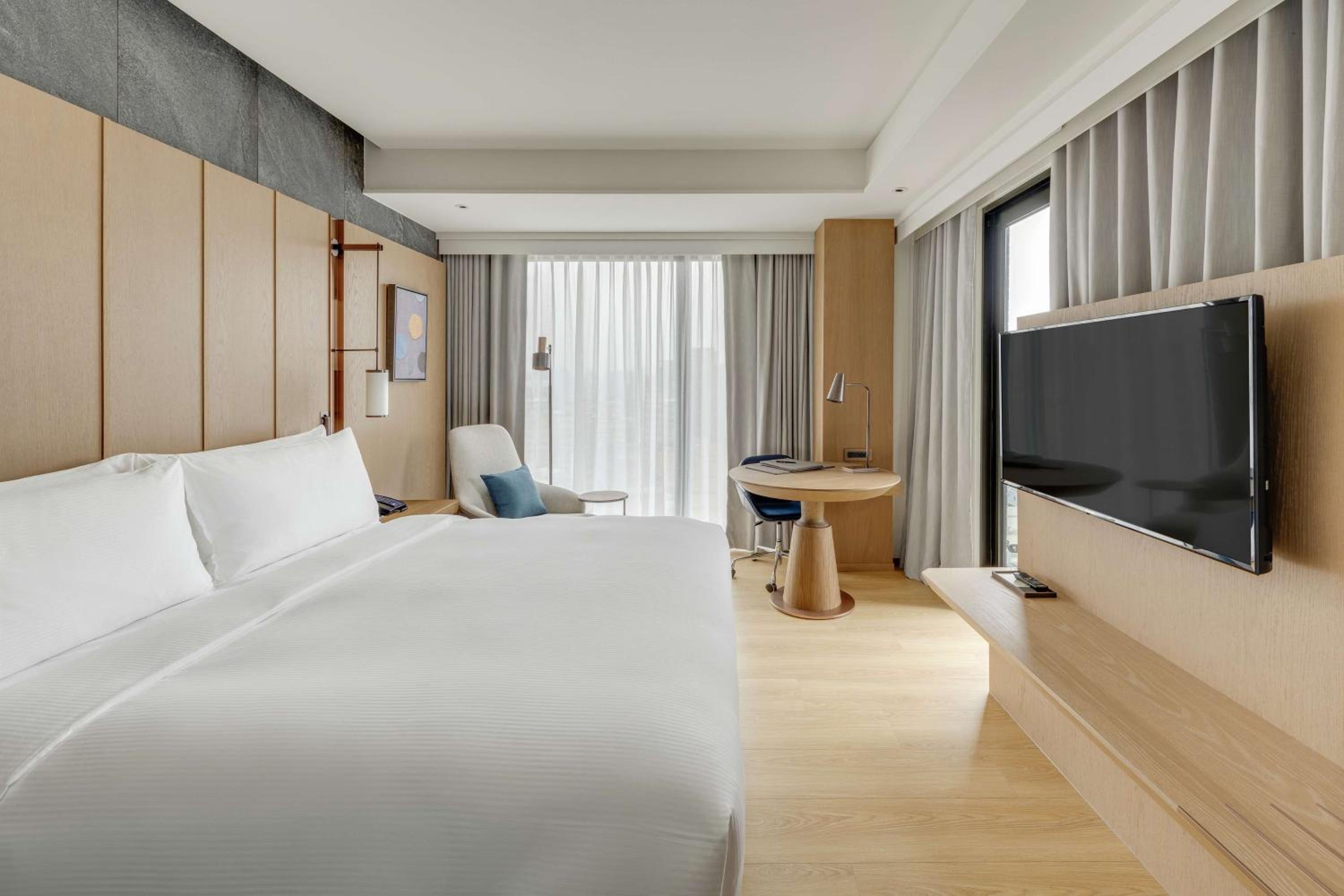 Corner King Room with Balcony