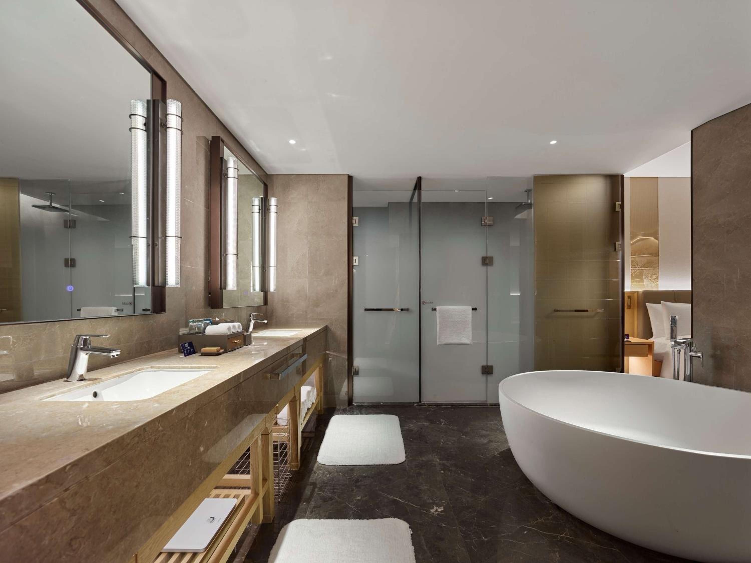 One-Bedroom King Suite - Photo 3