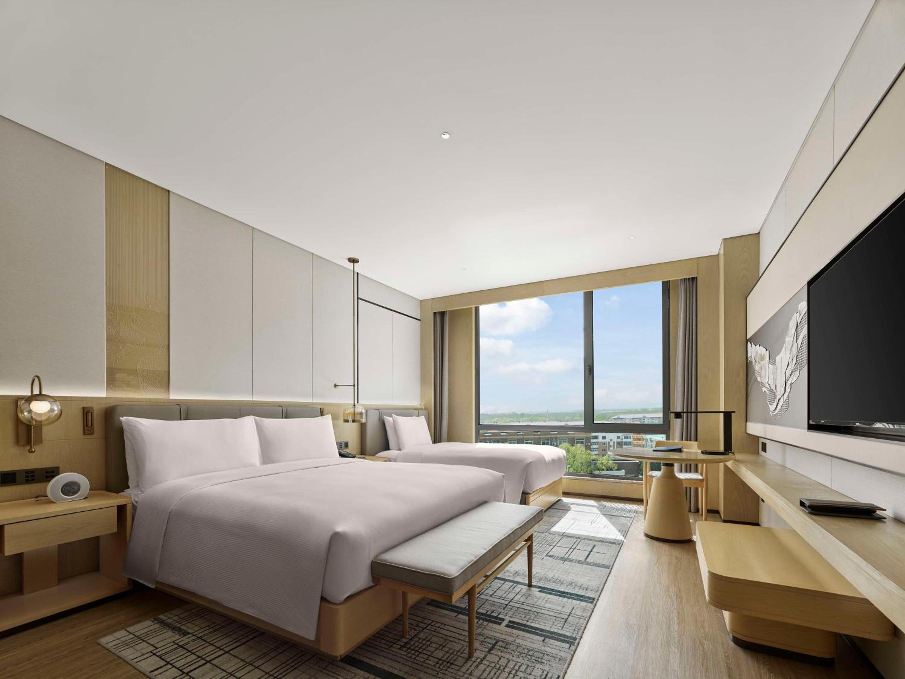 Premium King Room - Photo 4