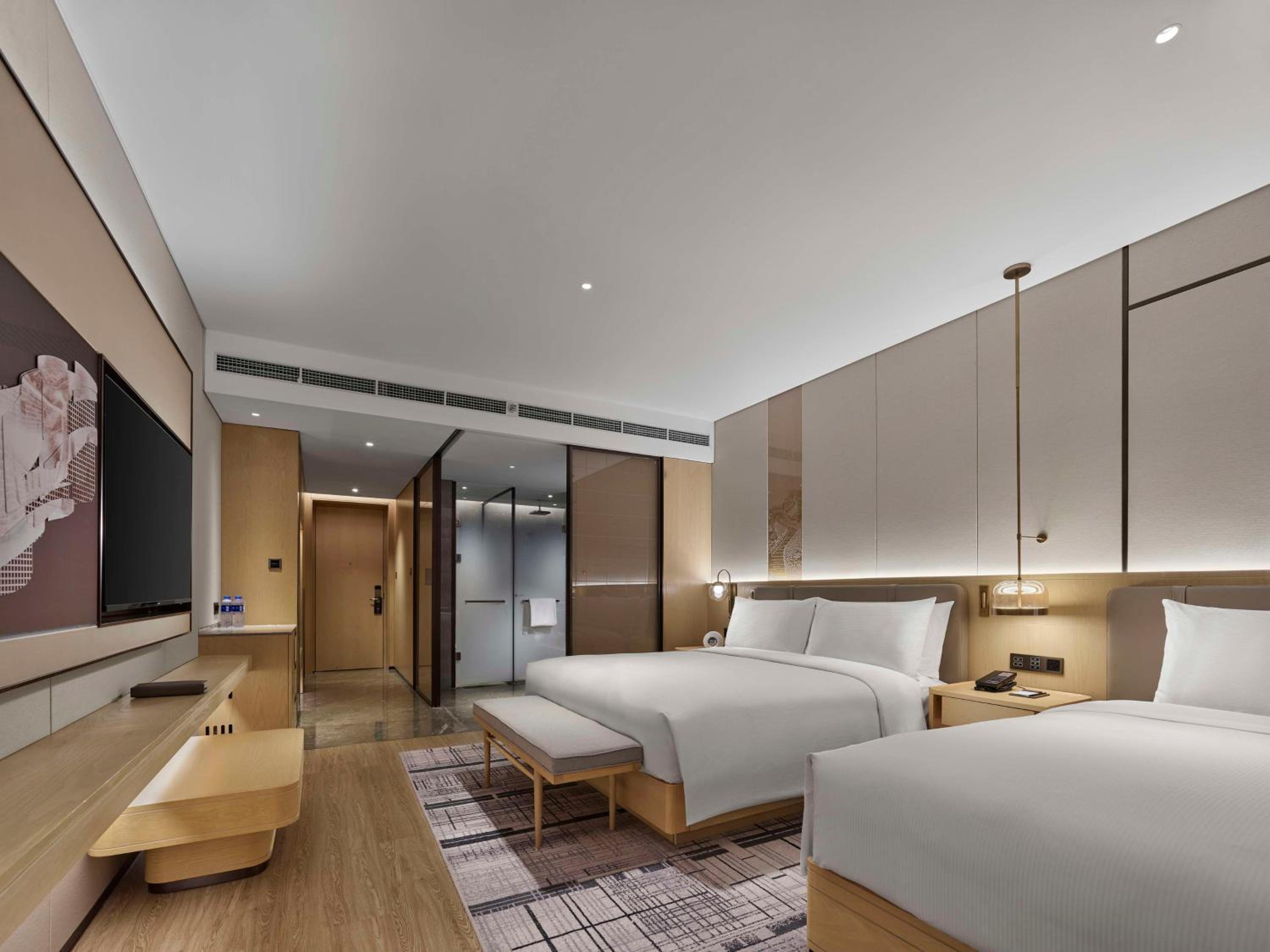 Premium King Room - Photo 3