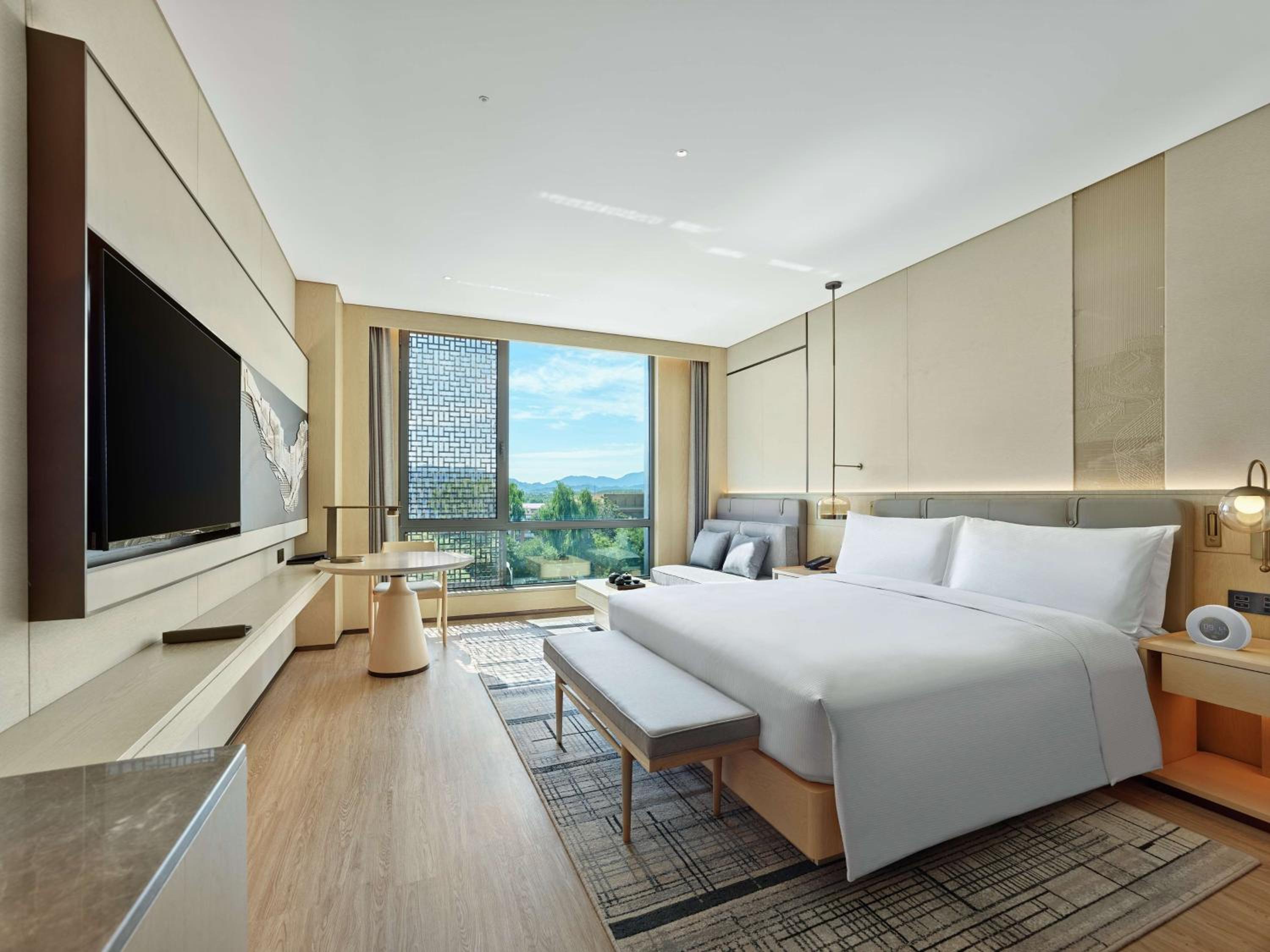 King Guest Room - Photo 2