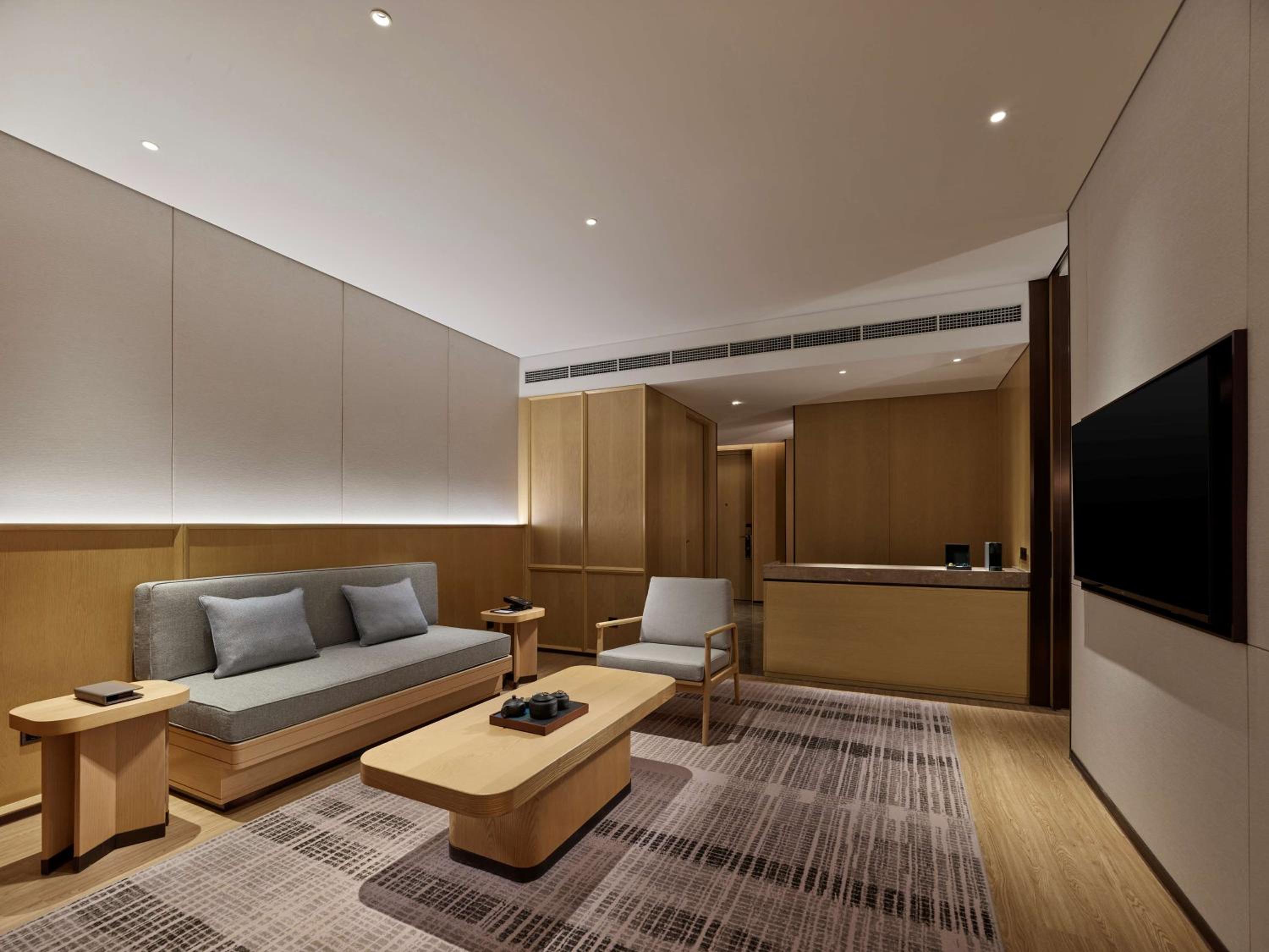 One-Bedroom King Suite - Photo 5
