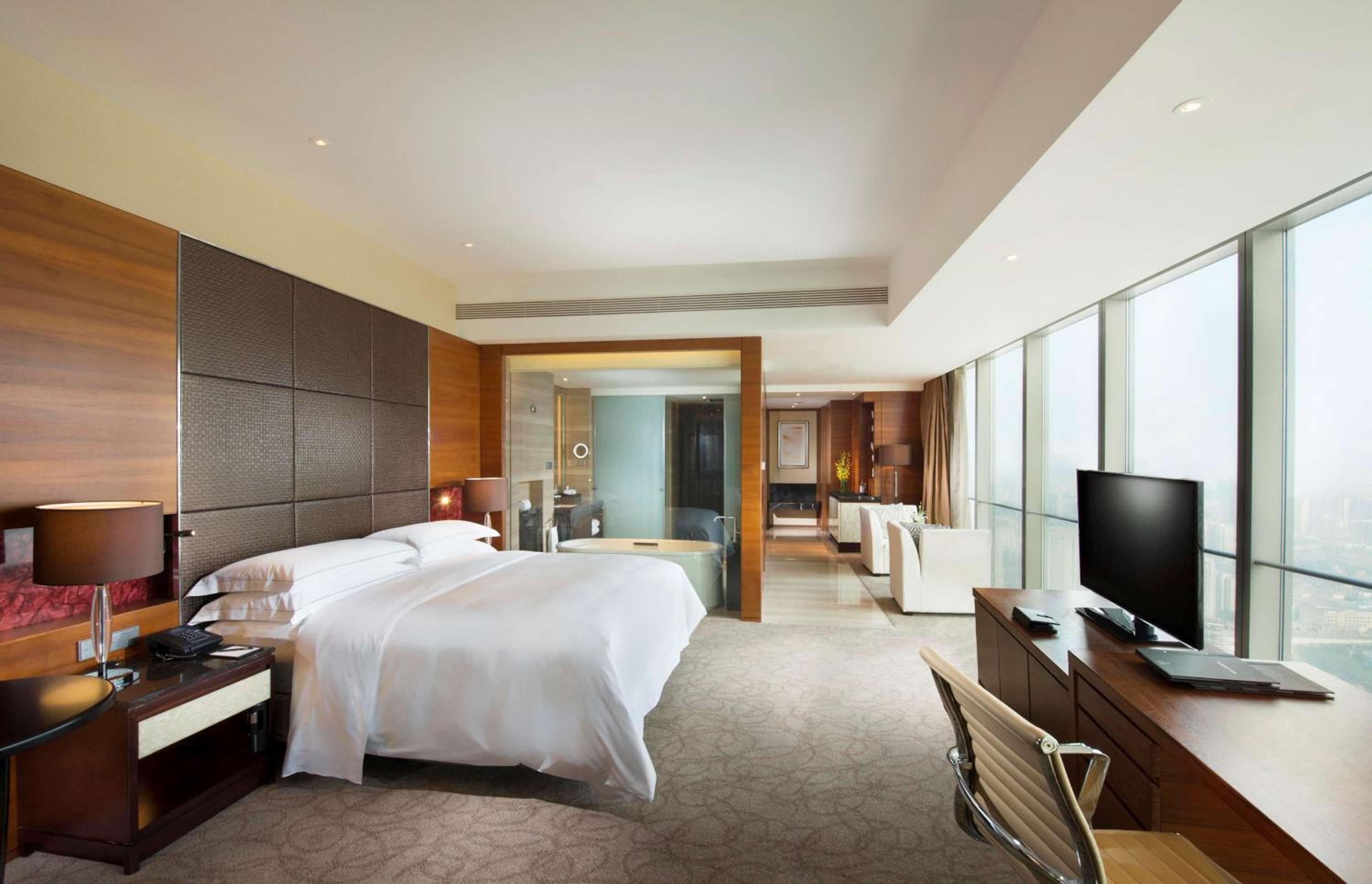 King Hilton Deluxe Plus Room