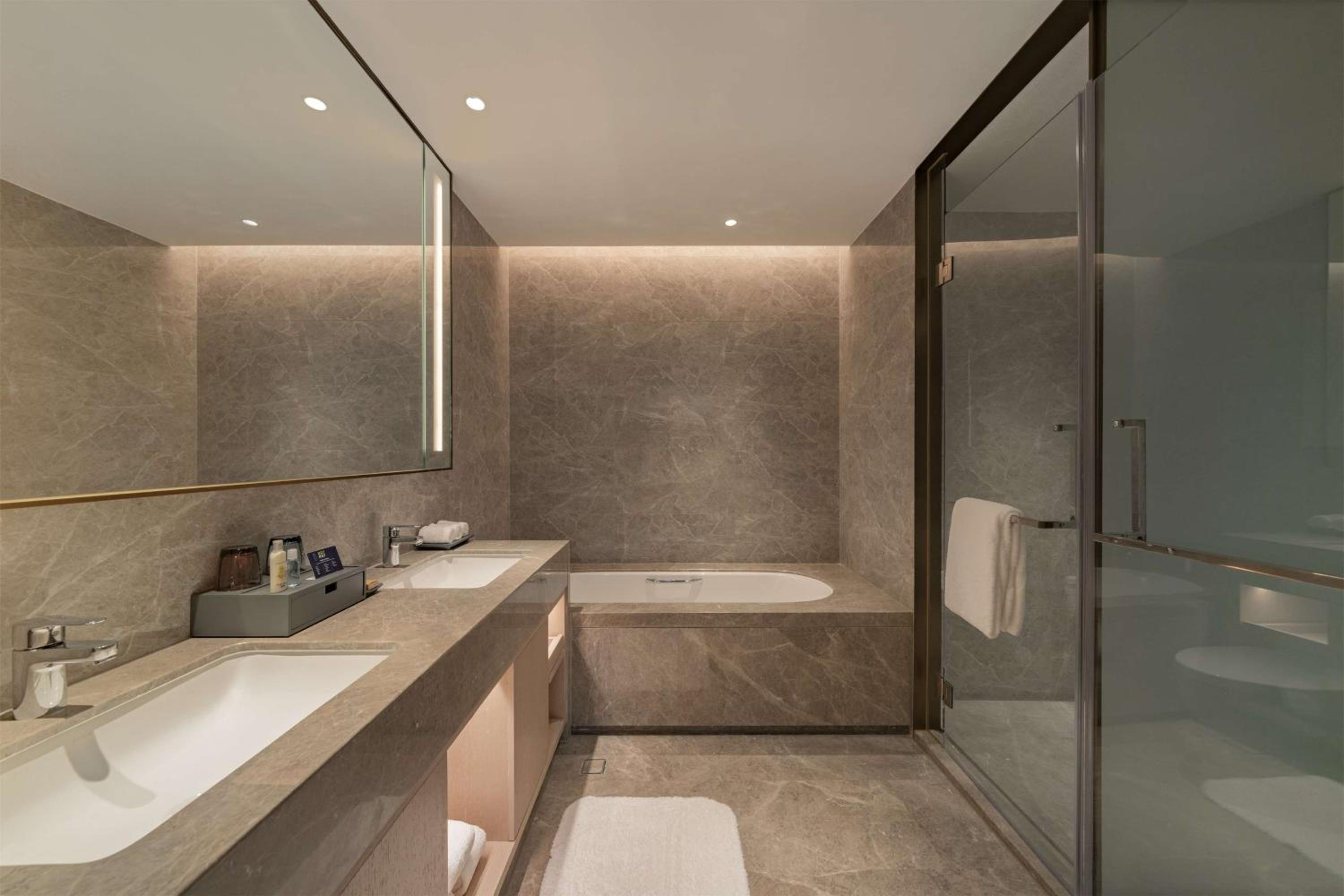 One-Bedroom Deluxe Apartment - Photo 8