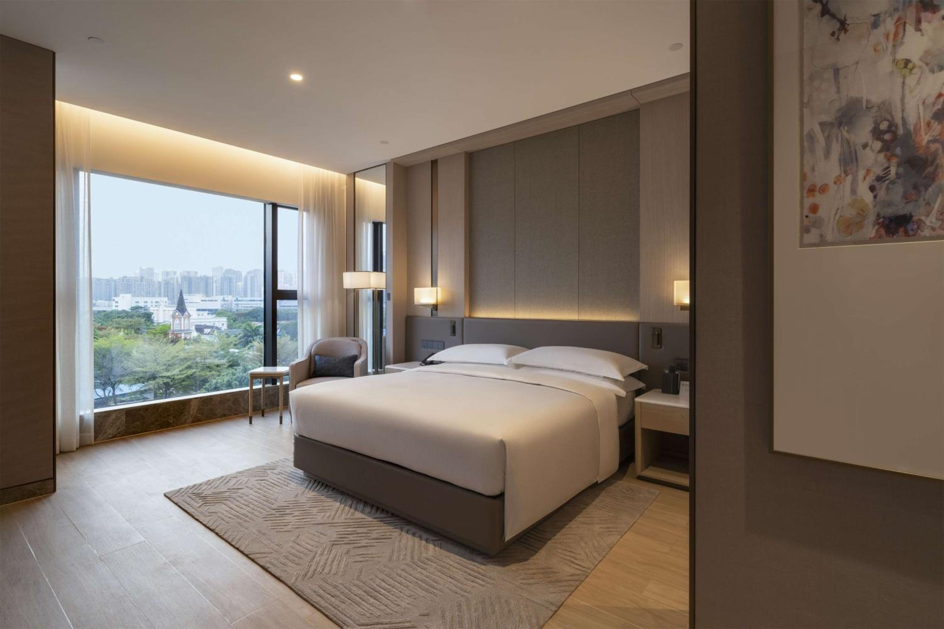 Two-Bedroom Apartment with King Bed thumbnail 5