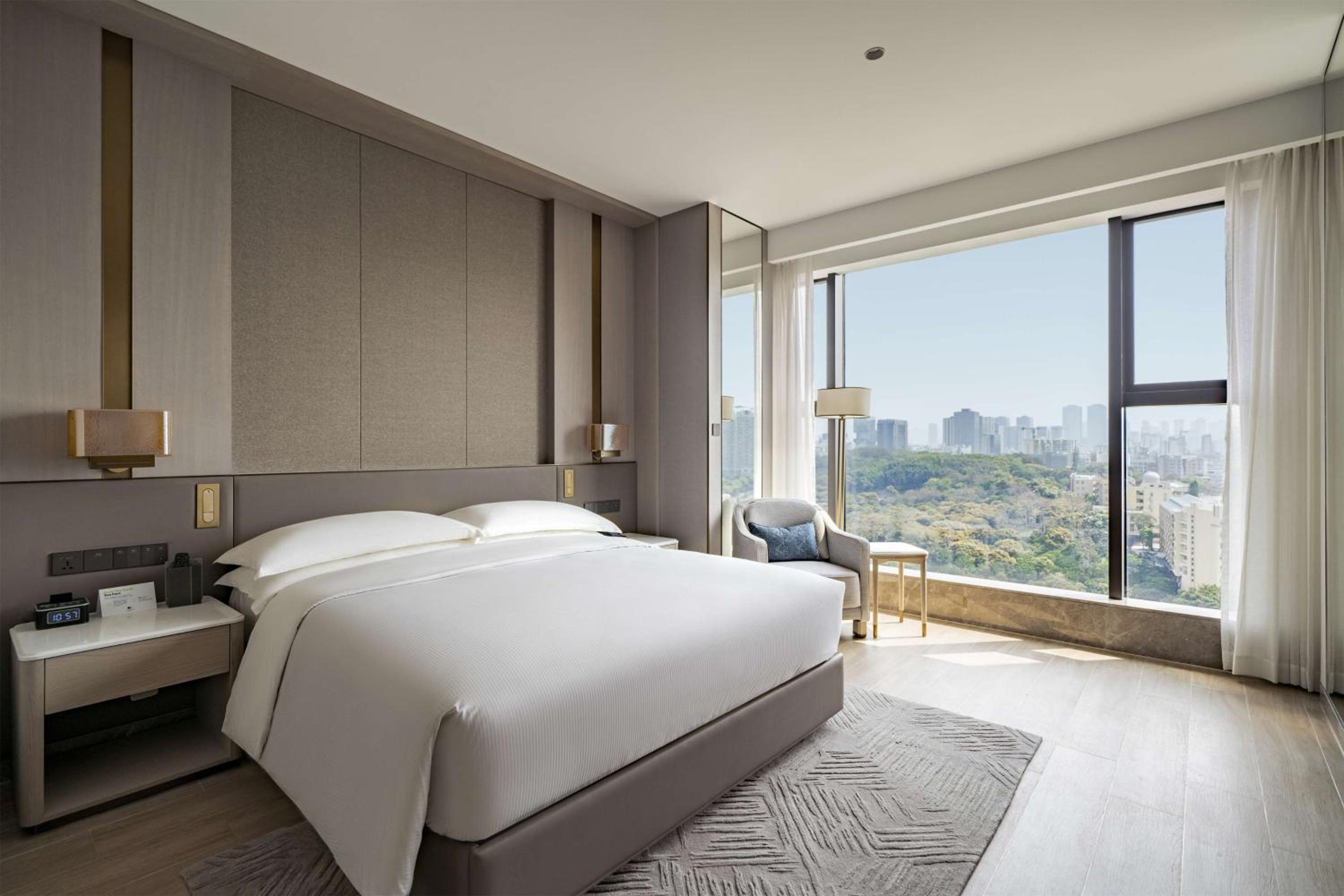 One-Bedroom Deluxe Apartment - Photo 4