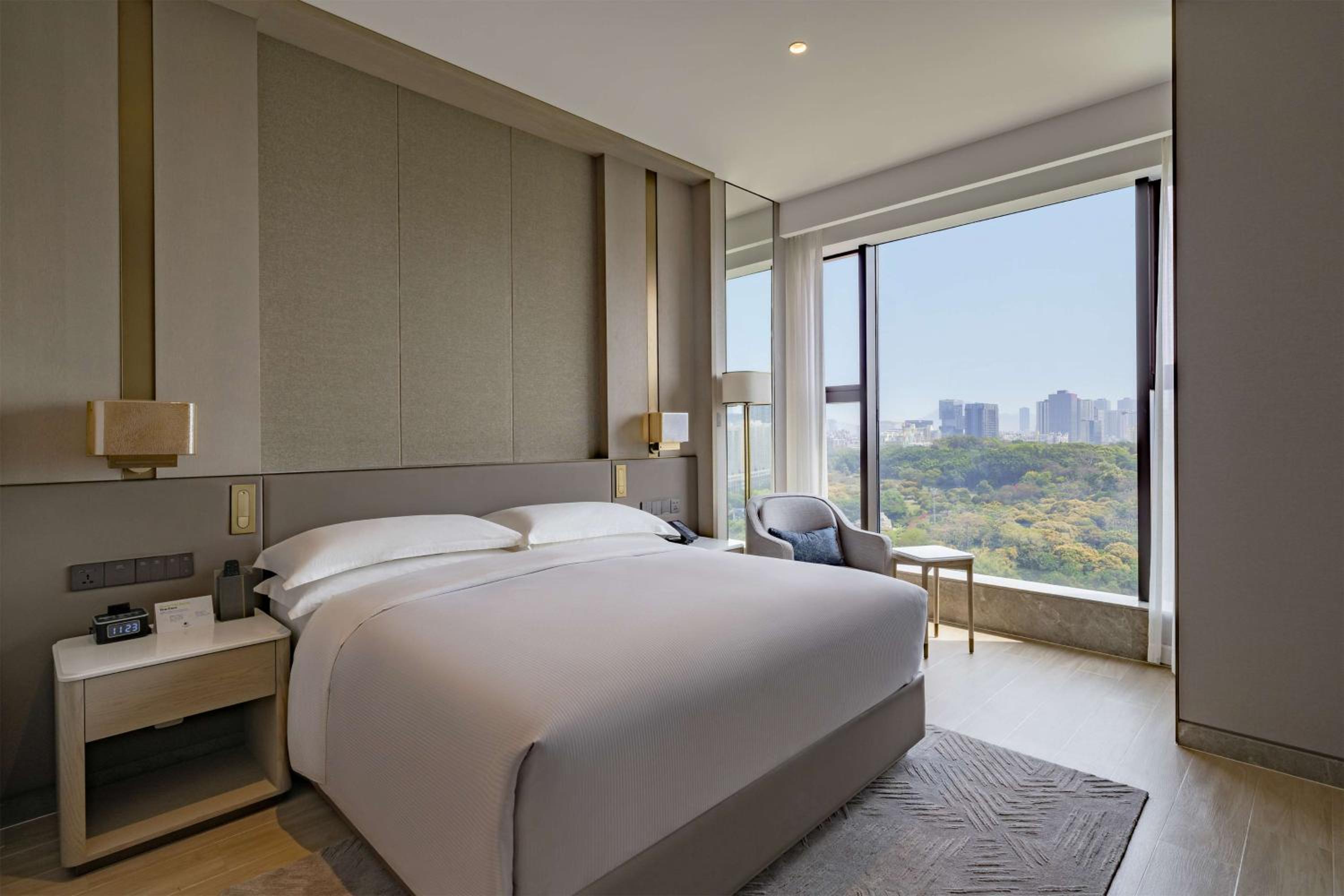 One-Bedroom Apartment with King Bed - Photo 2