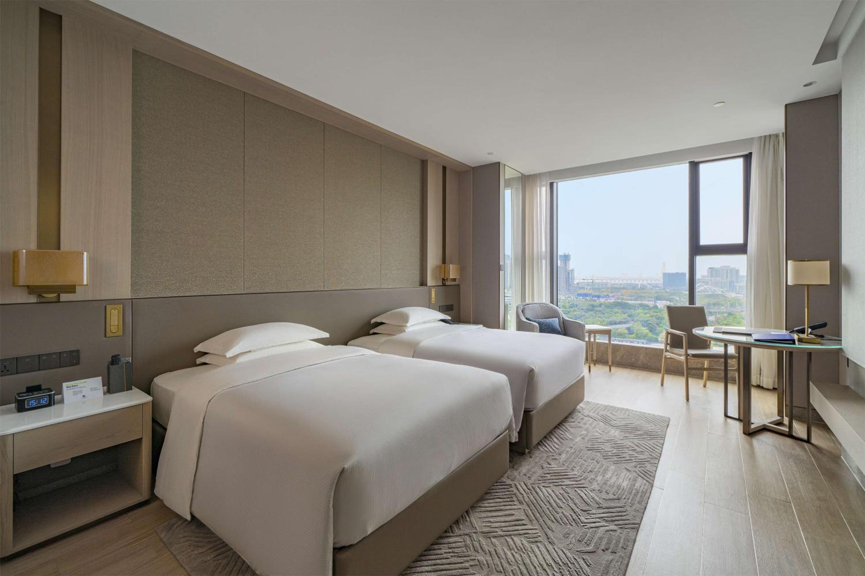 TWIN GUEST ROOM- CITY VIEW - Photo 2