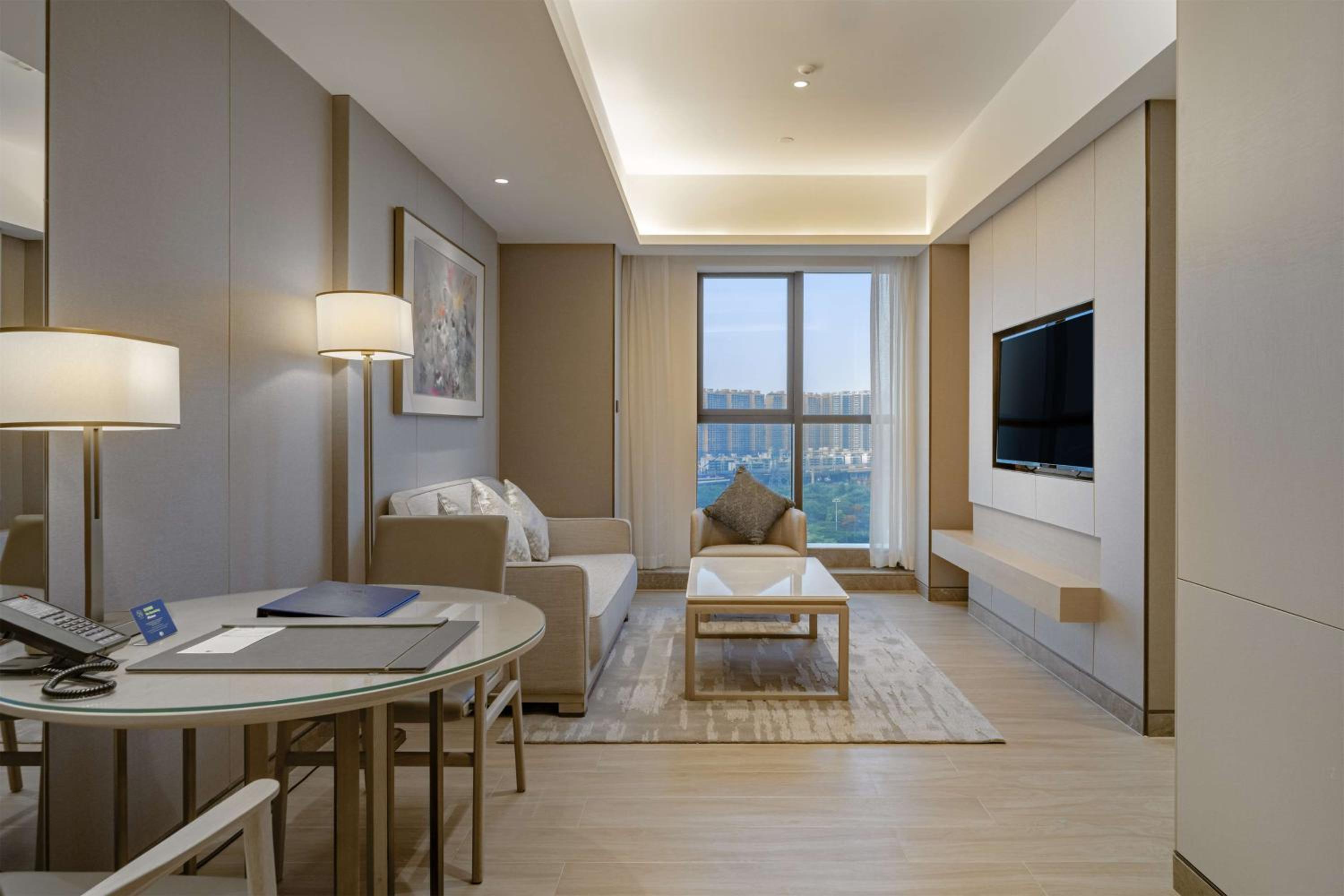 One-Bedroom Apartment with King Bed - Photo 4