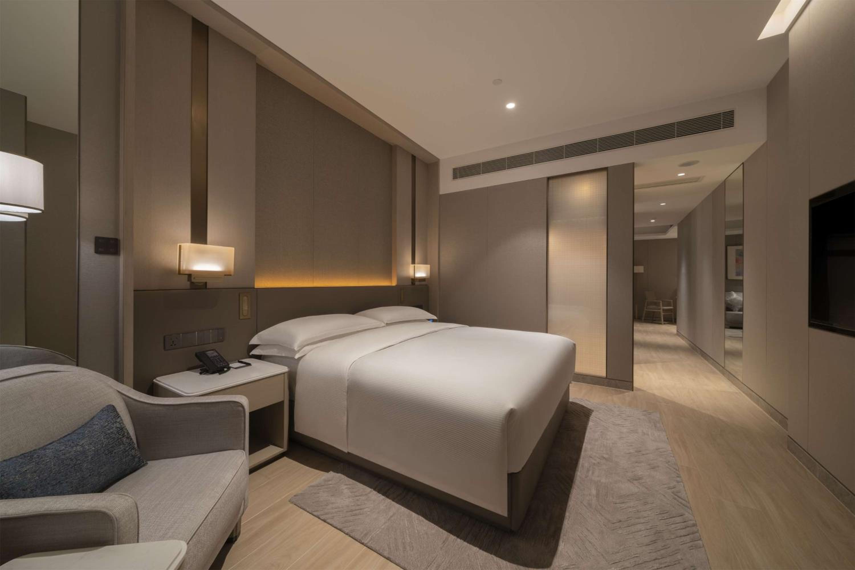 One-Bedroom Apartment with King Bed - Photo 5