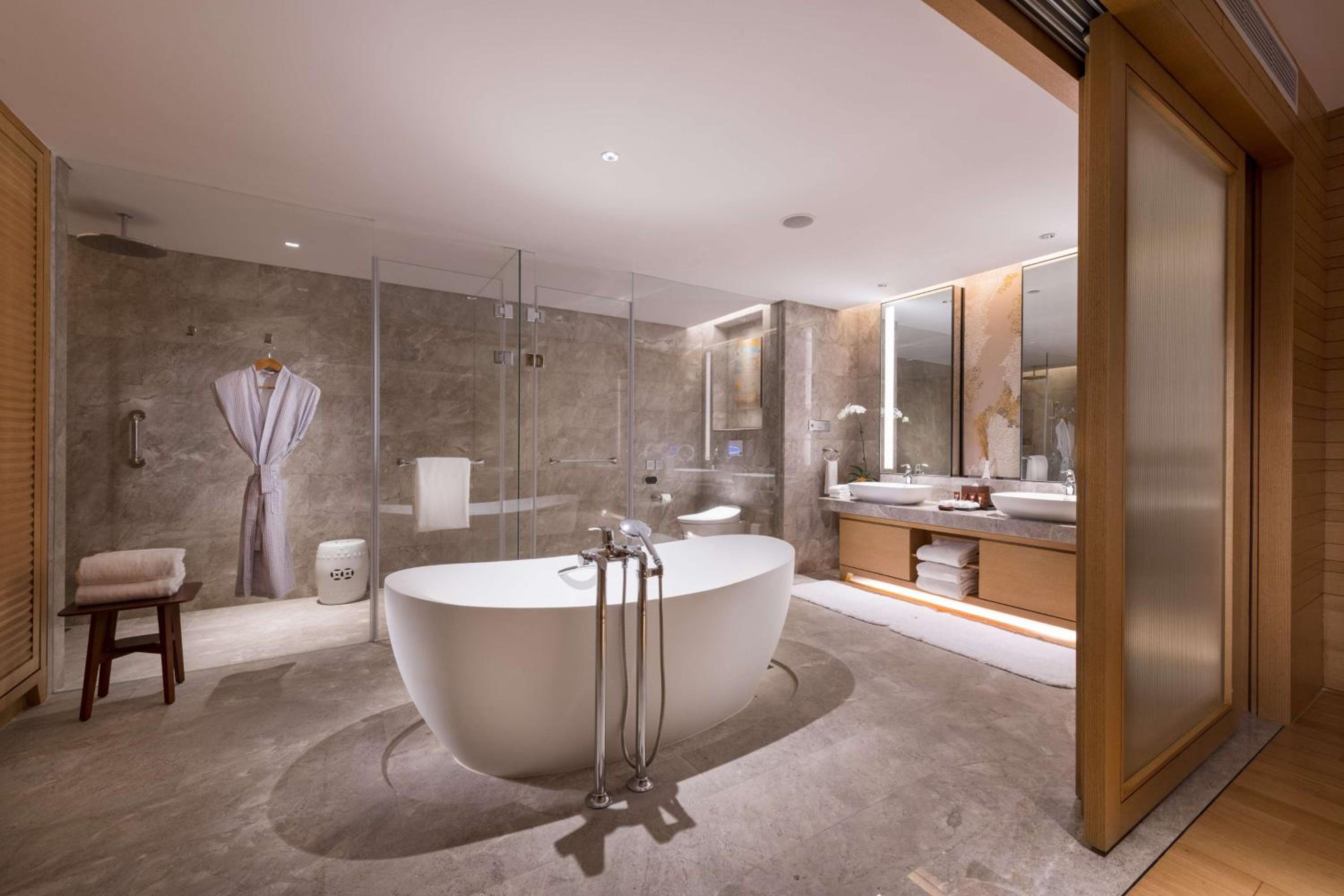 Premium King Suite