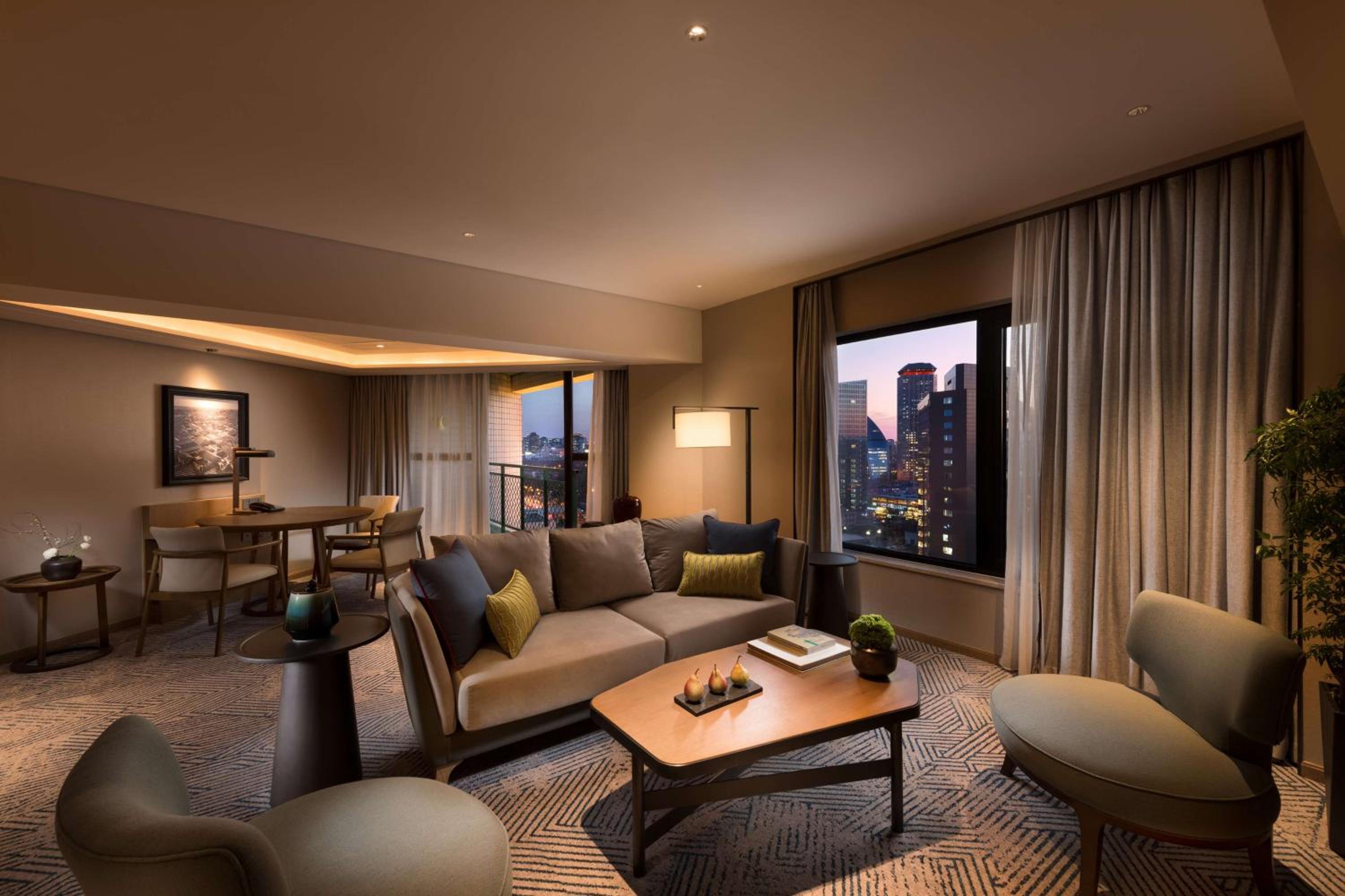 Premier King Suite - Photo 3