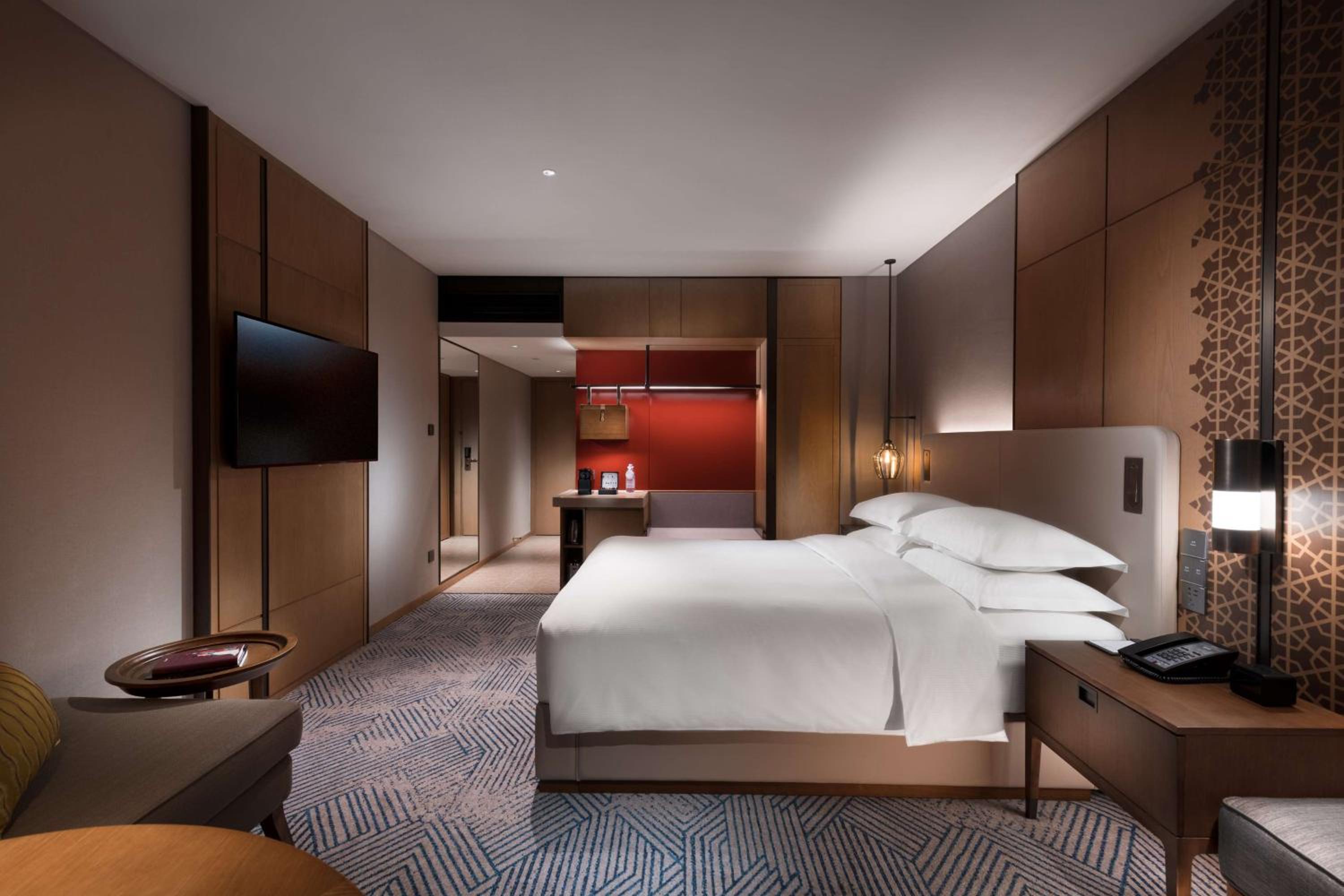 Deluxe Plus King Room - Photo 1