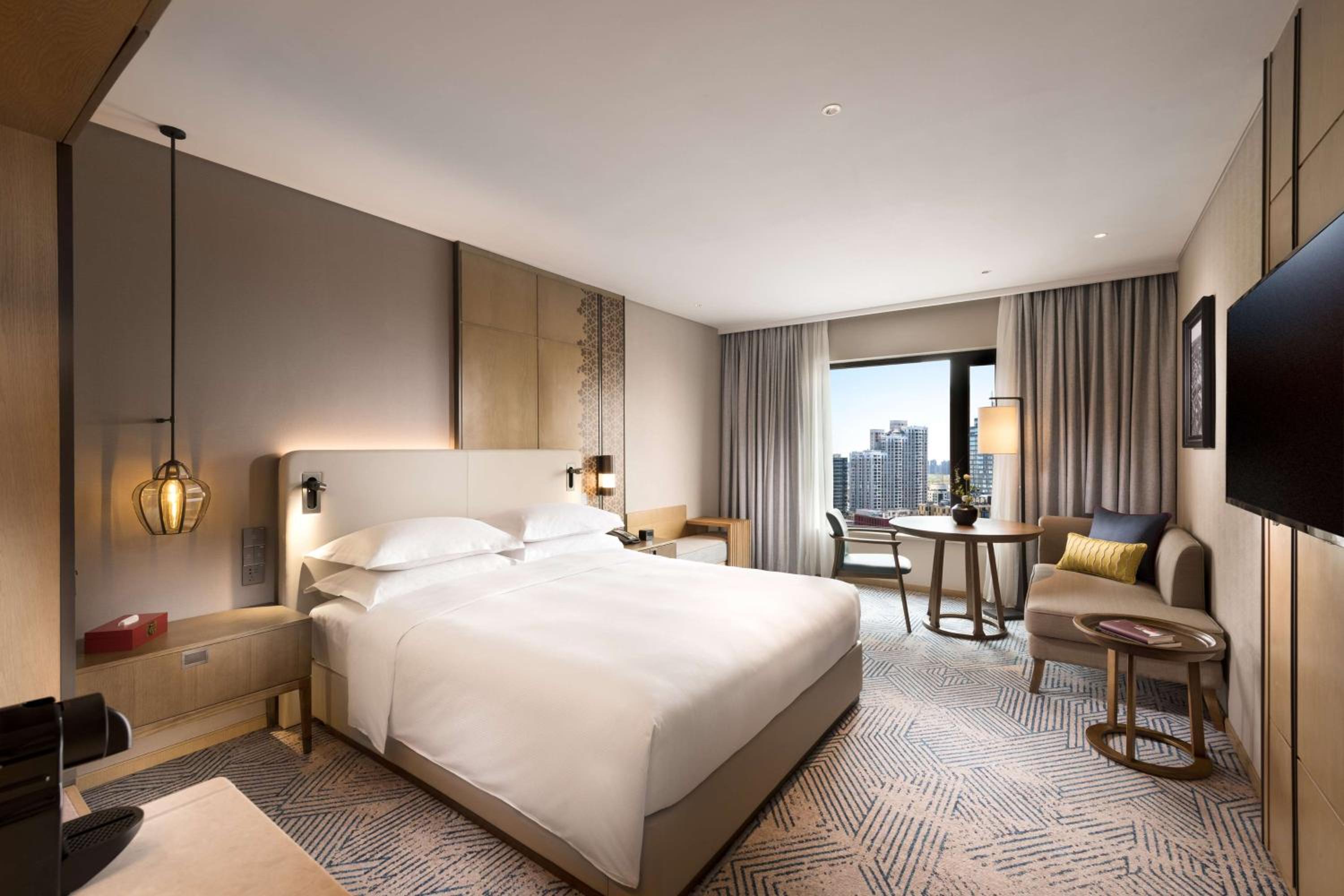 Deluxe Plus King Room - Photo 2
