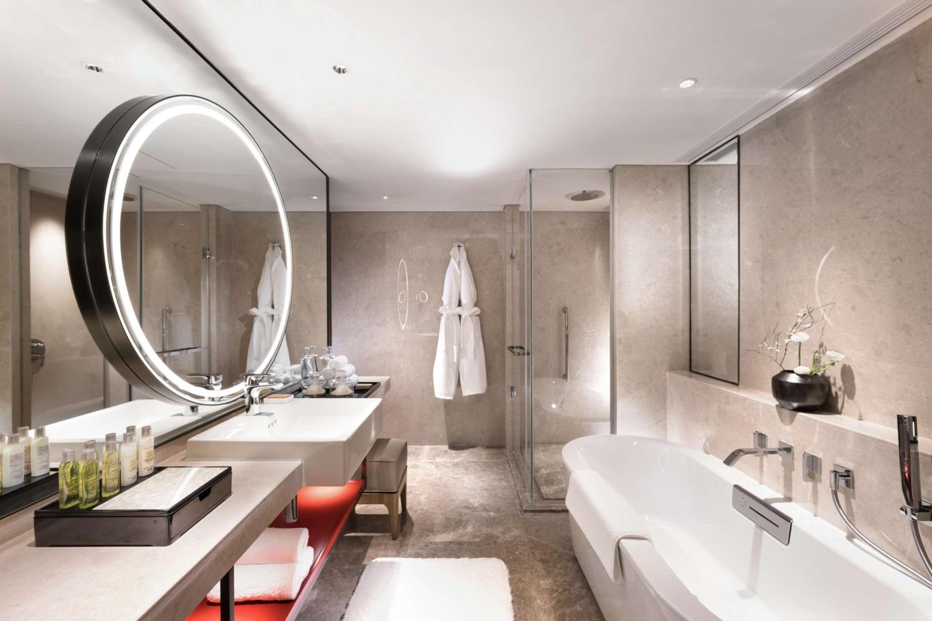 Deluxe King Suite - Photo 5