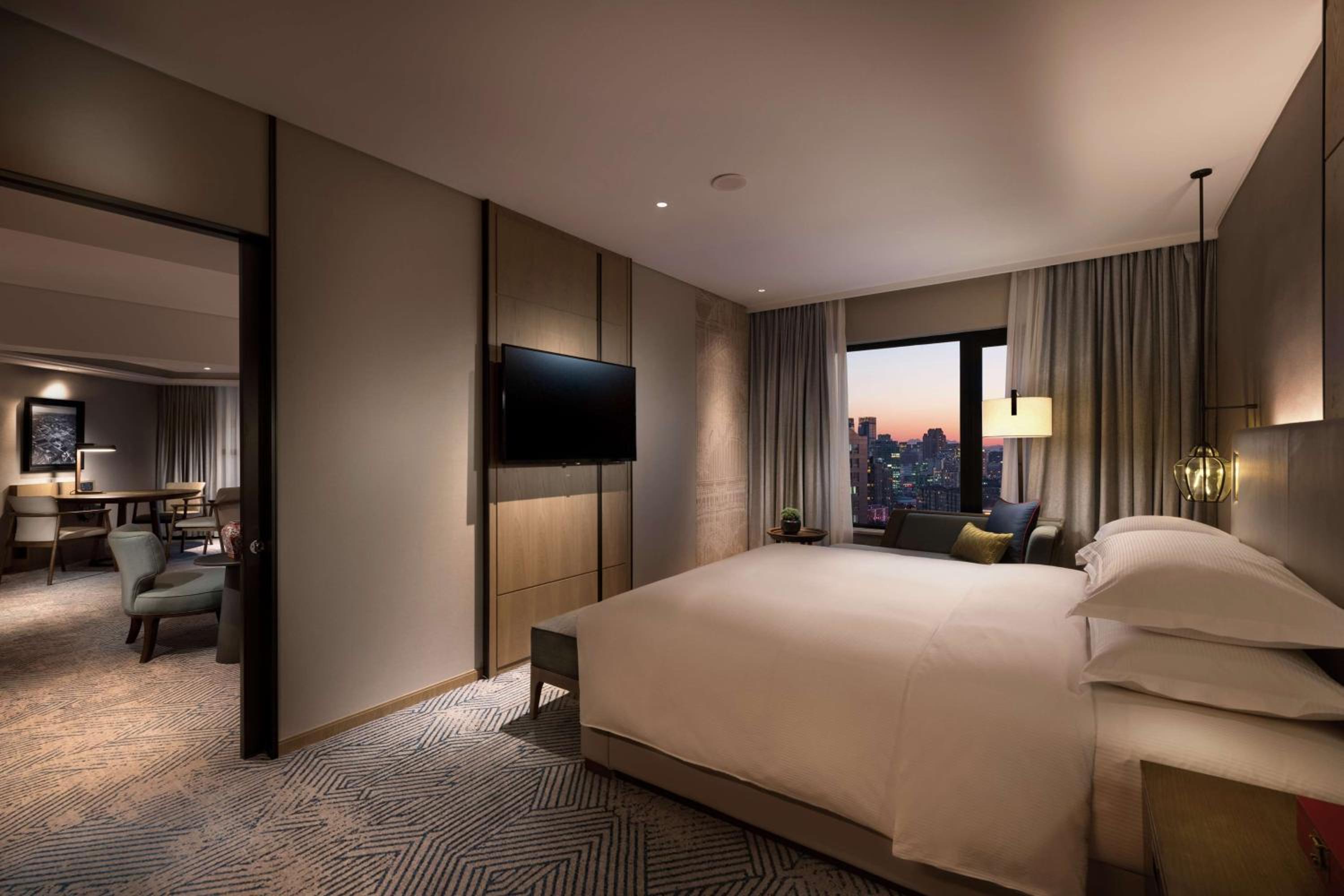 Premier King Suite - Photo 2