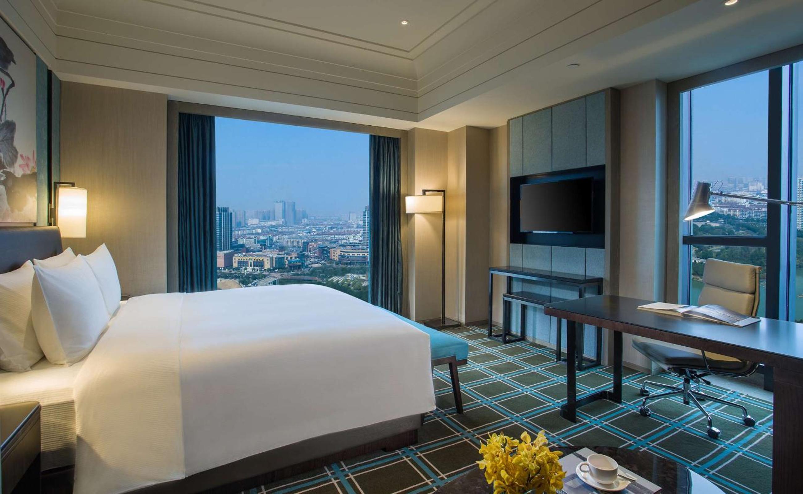 Corner King Room