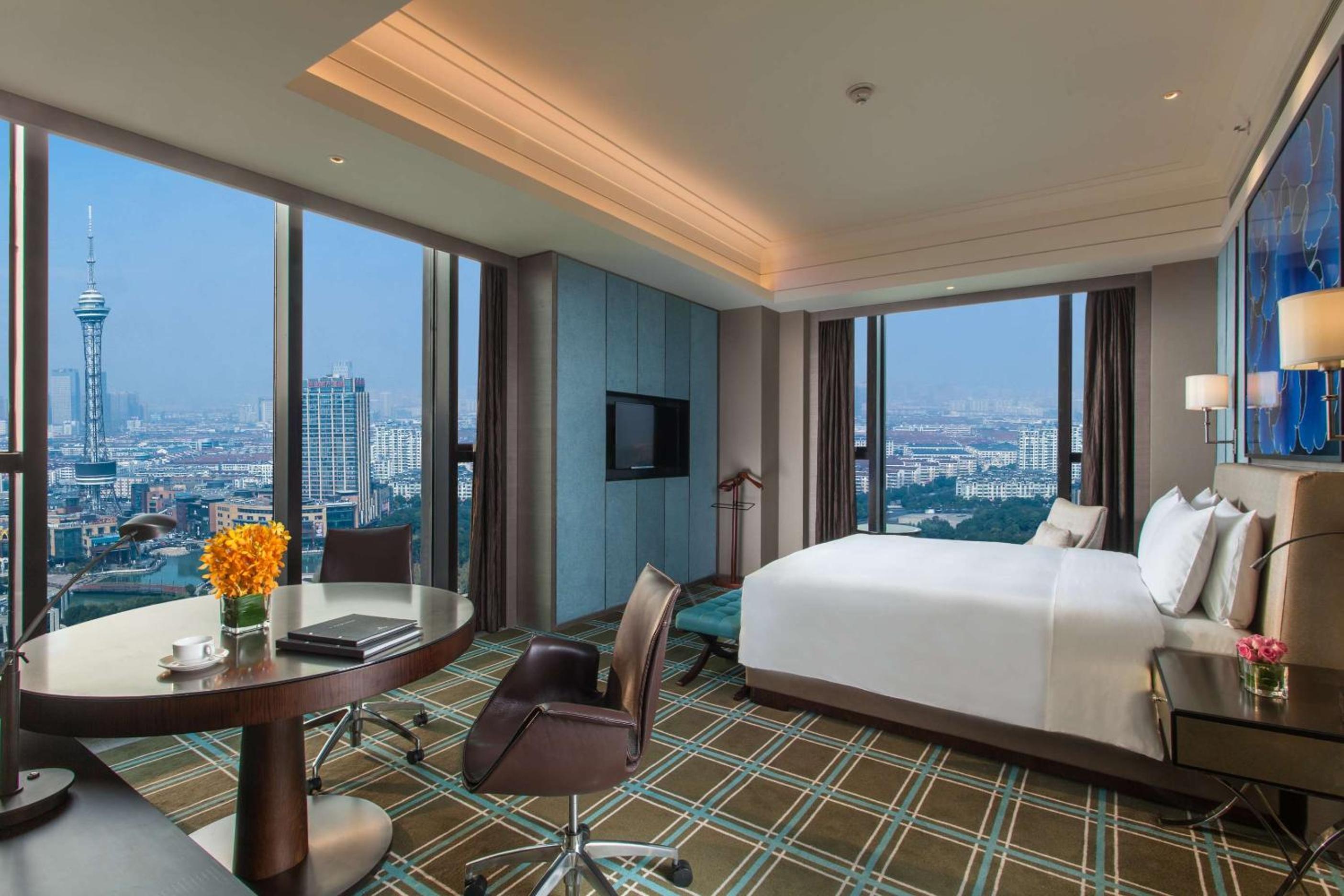 Executive King Room - Lounge Access photo 3