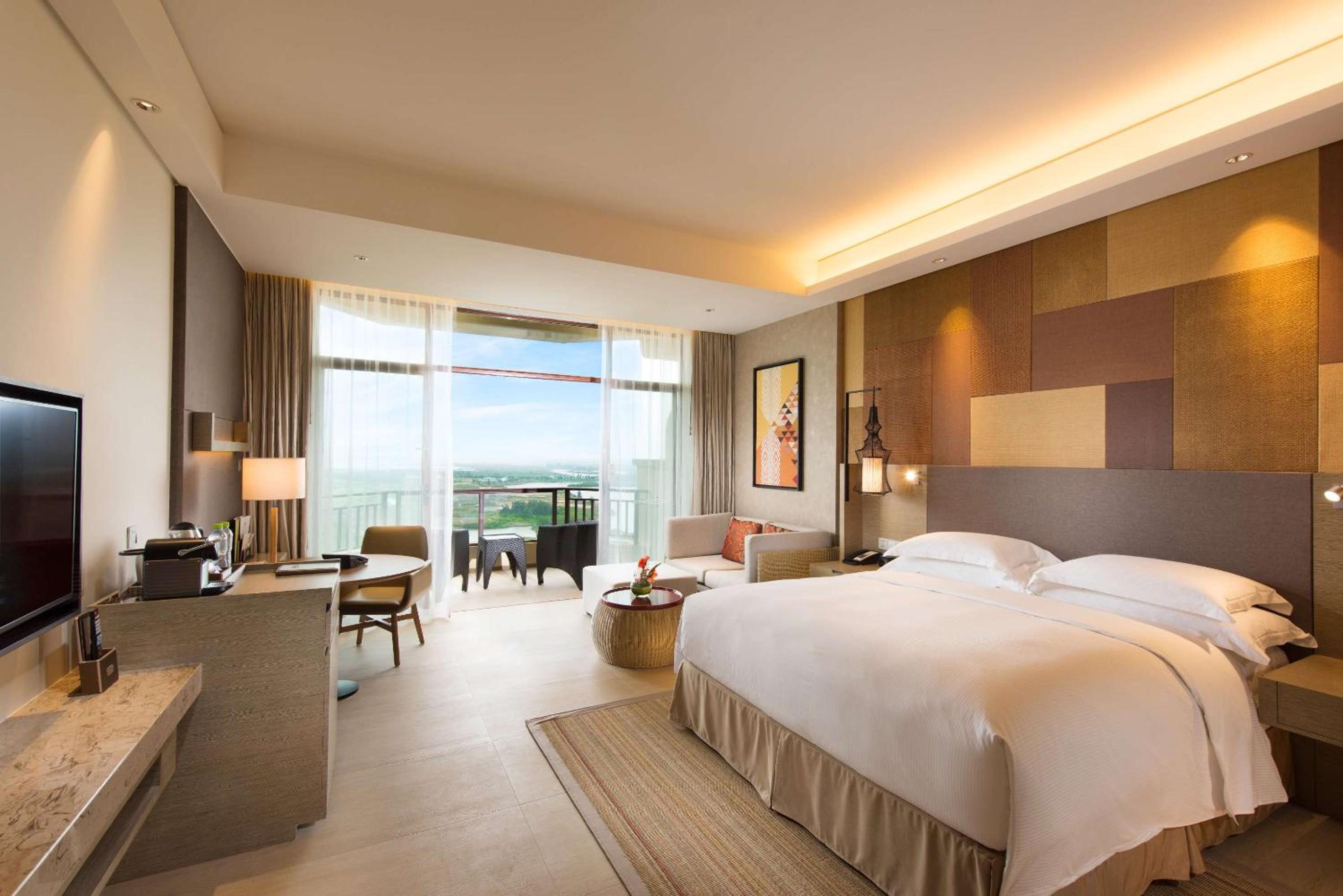 Deluxe King Room With Lake View photo 1