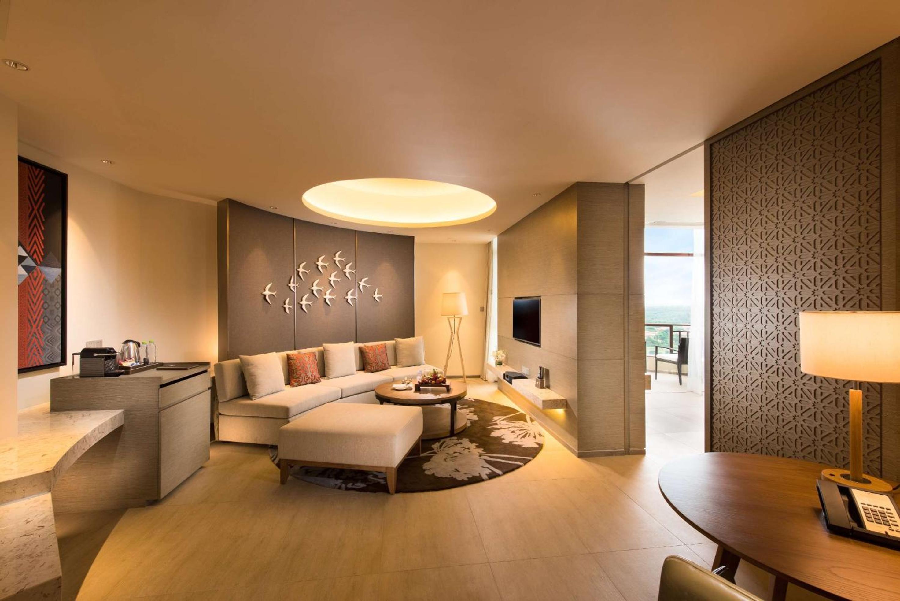 King Suite With Balcony photo 3