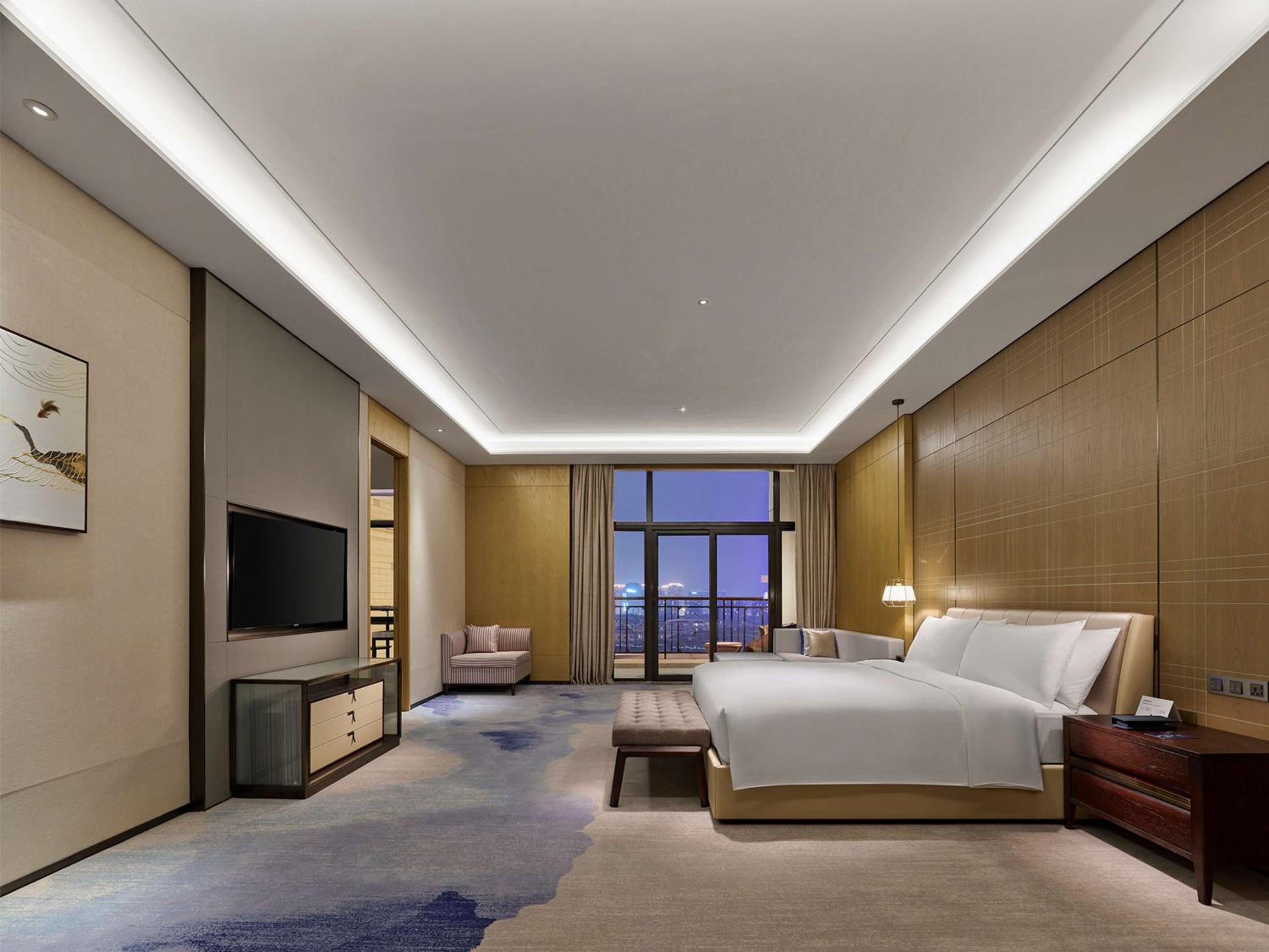 Premium King Suite - Photo 1