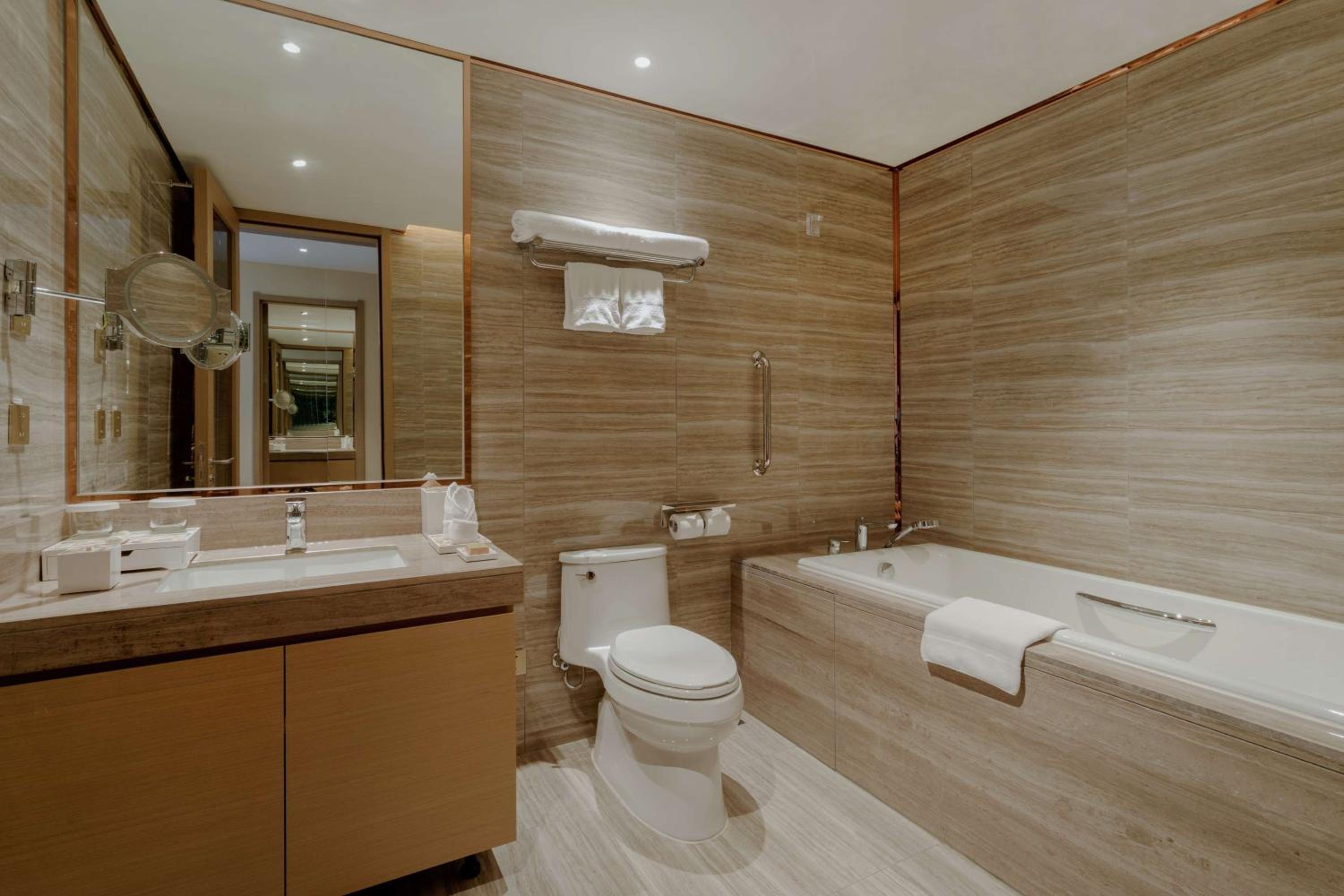 Family Suite thumbnail 6