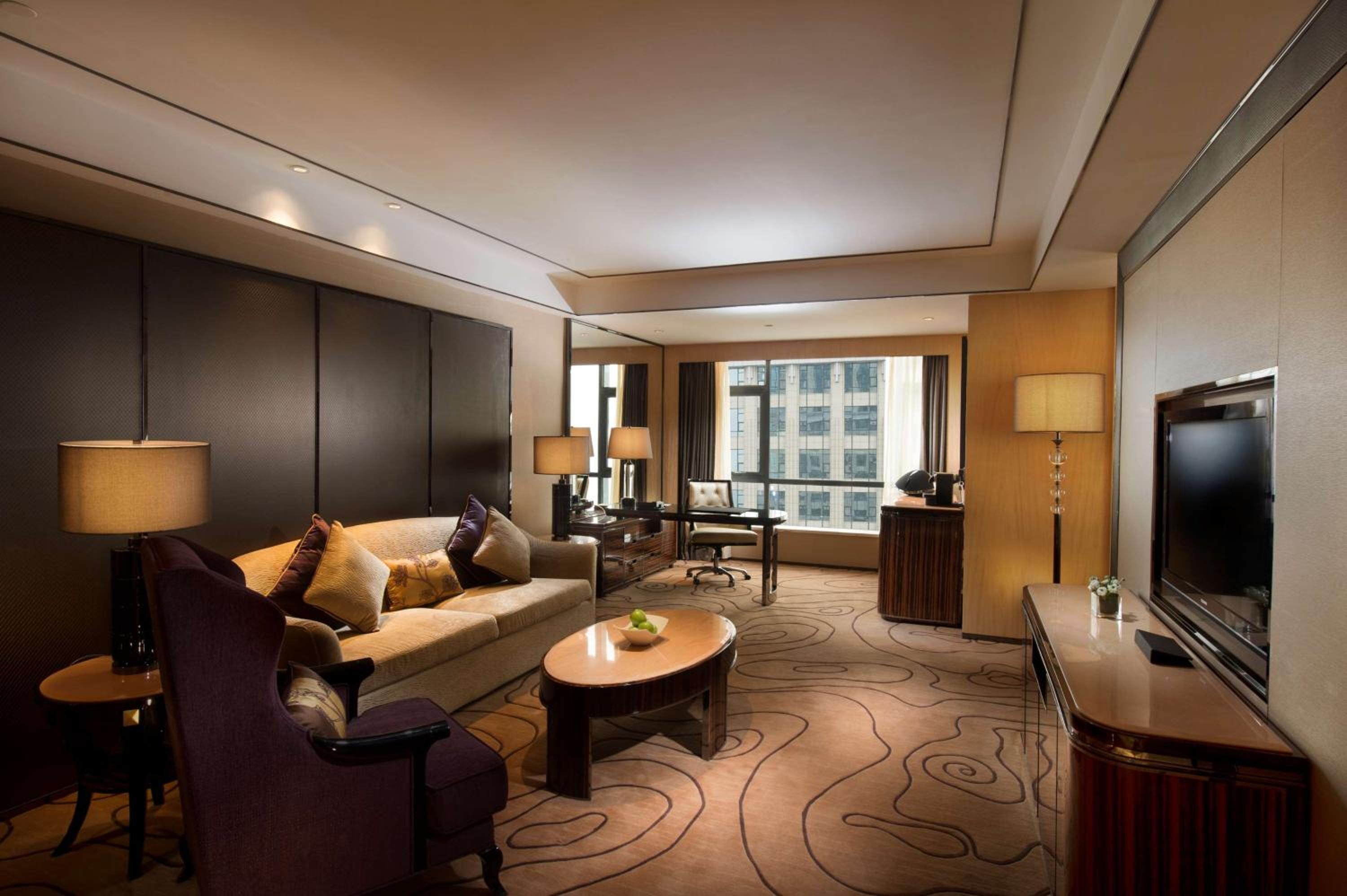 Deluxe King Suite - Lounge Access