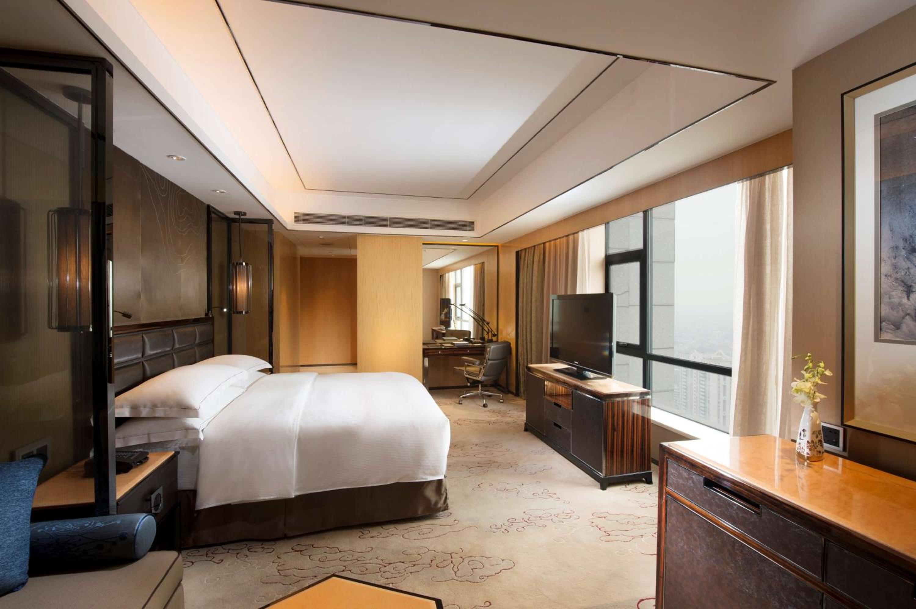 Corner Deluxe King Room