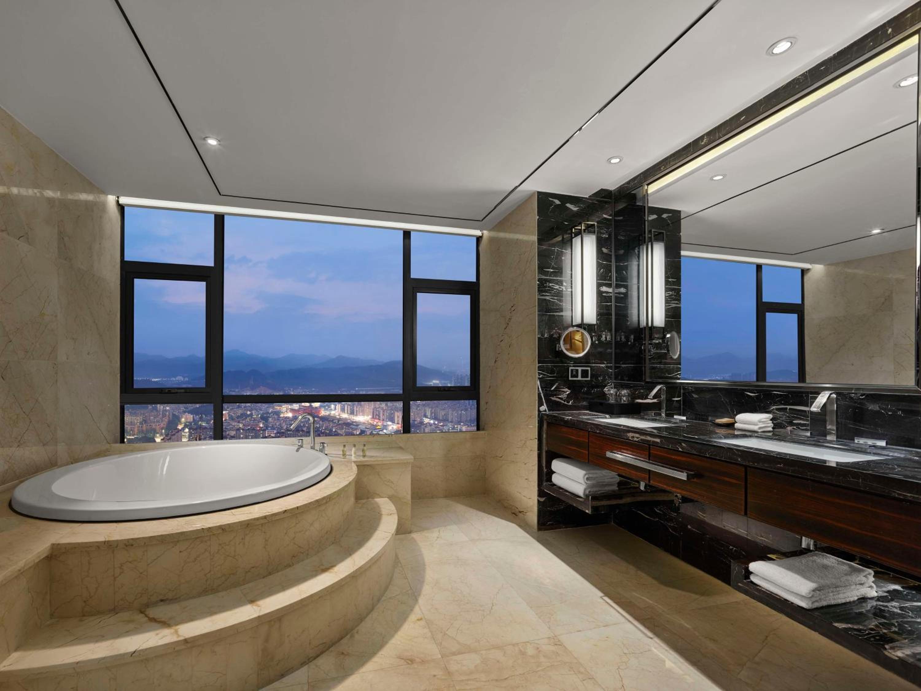 Executive King Suite with Executive Lounge Access