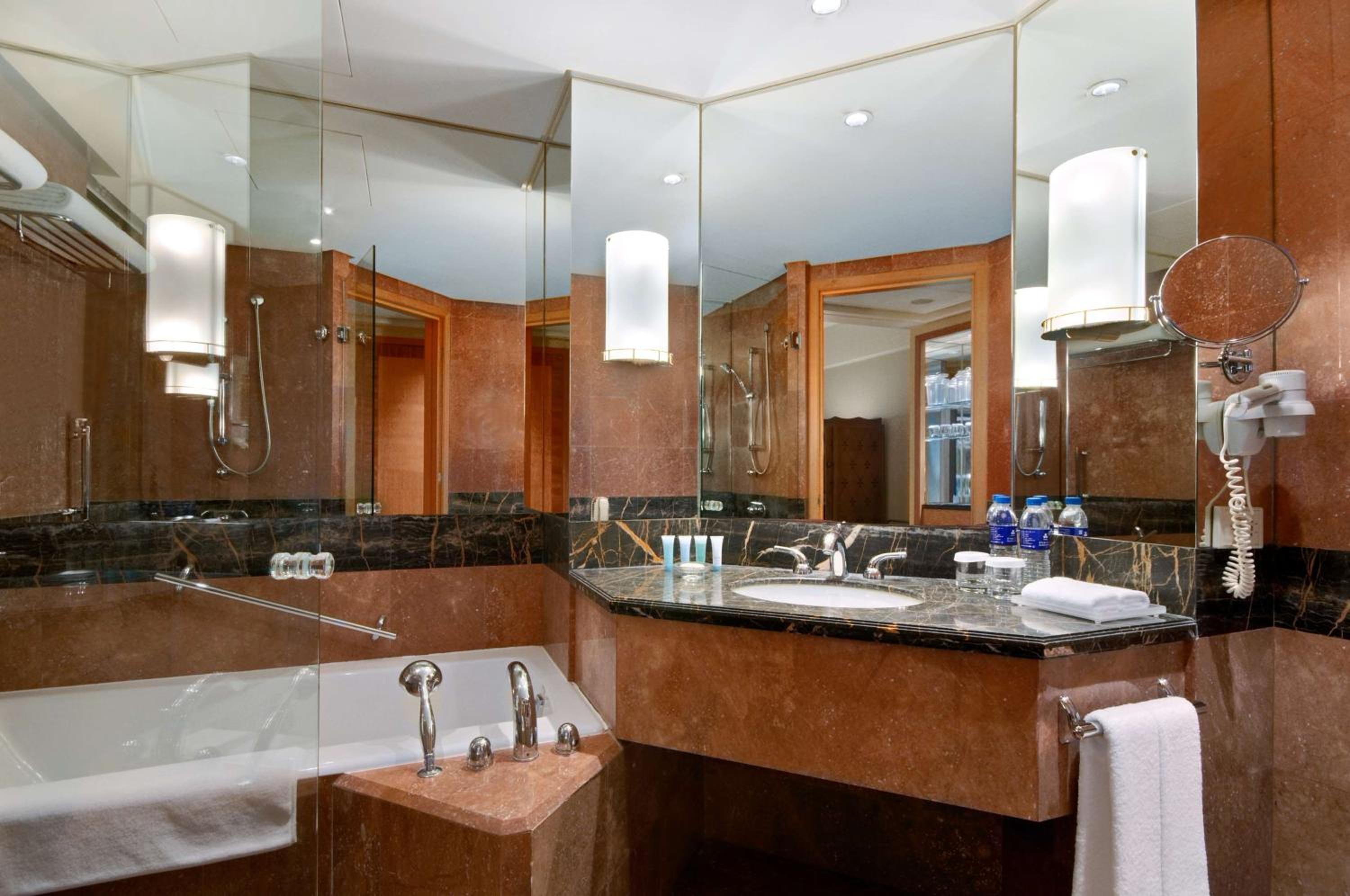 King Apartment Suite - Photo 4