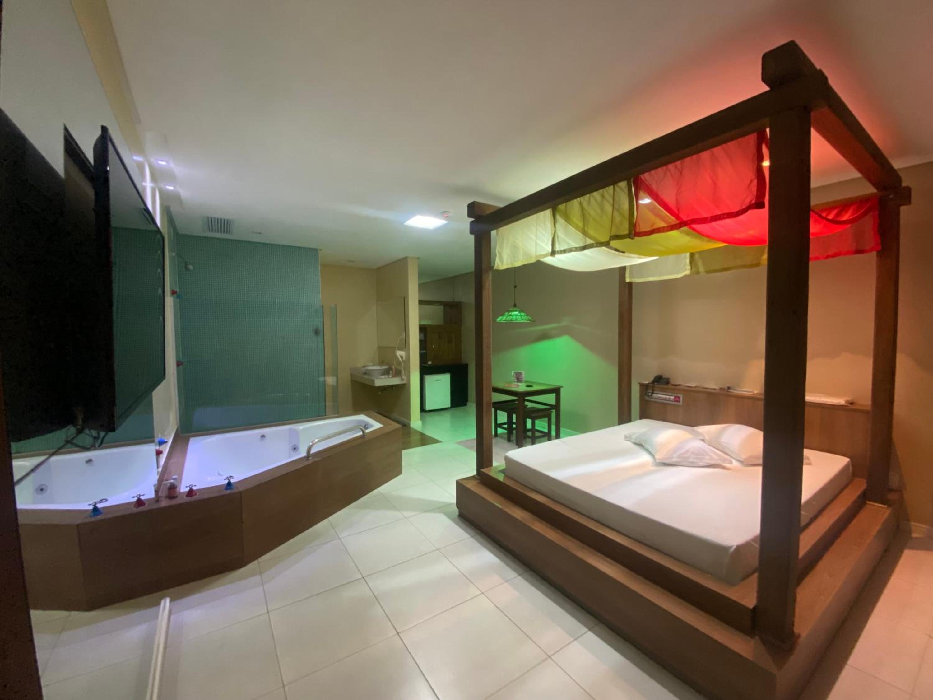 Deluxe Suite with Spa Bath
