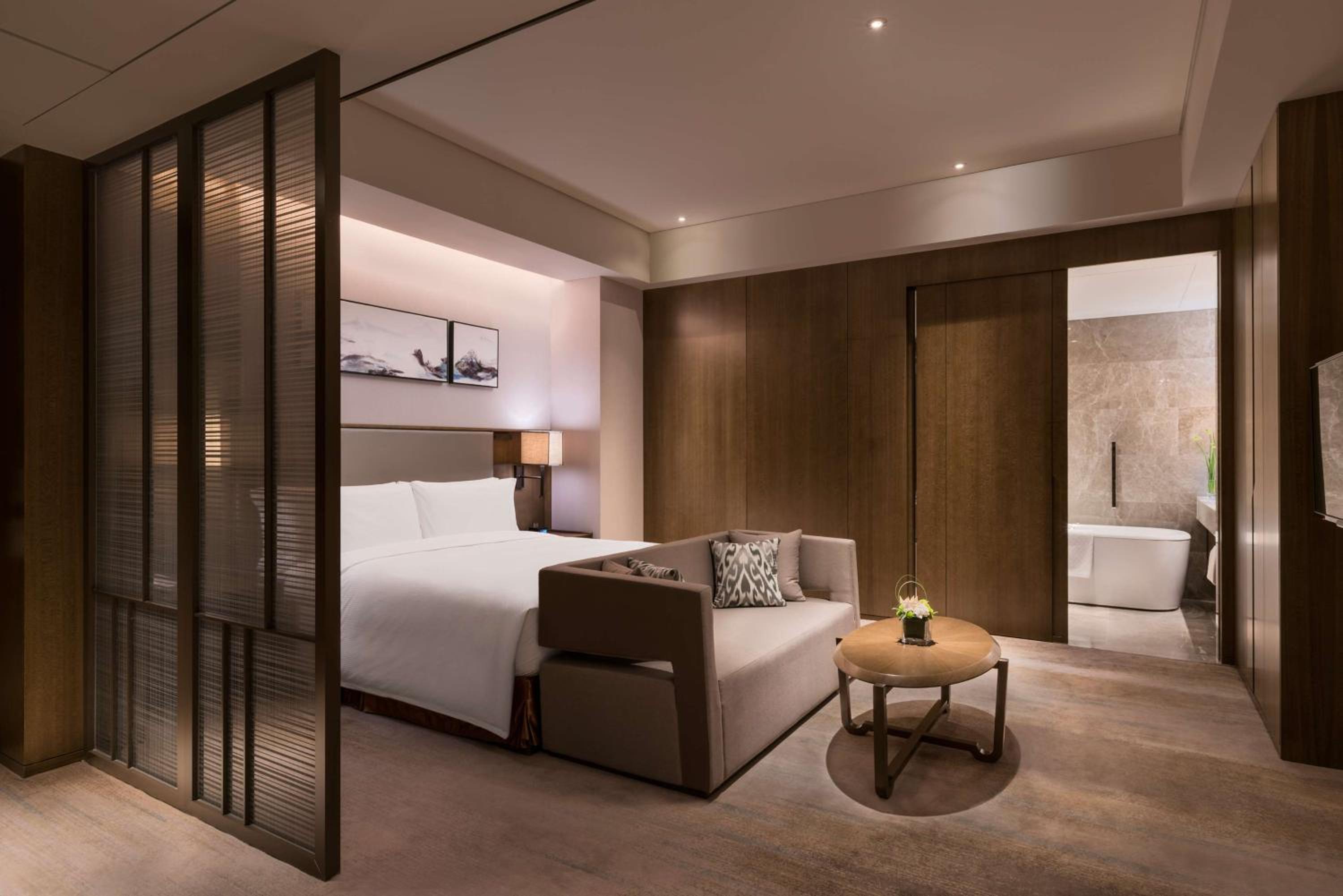 Deluxe King Room photo 2