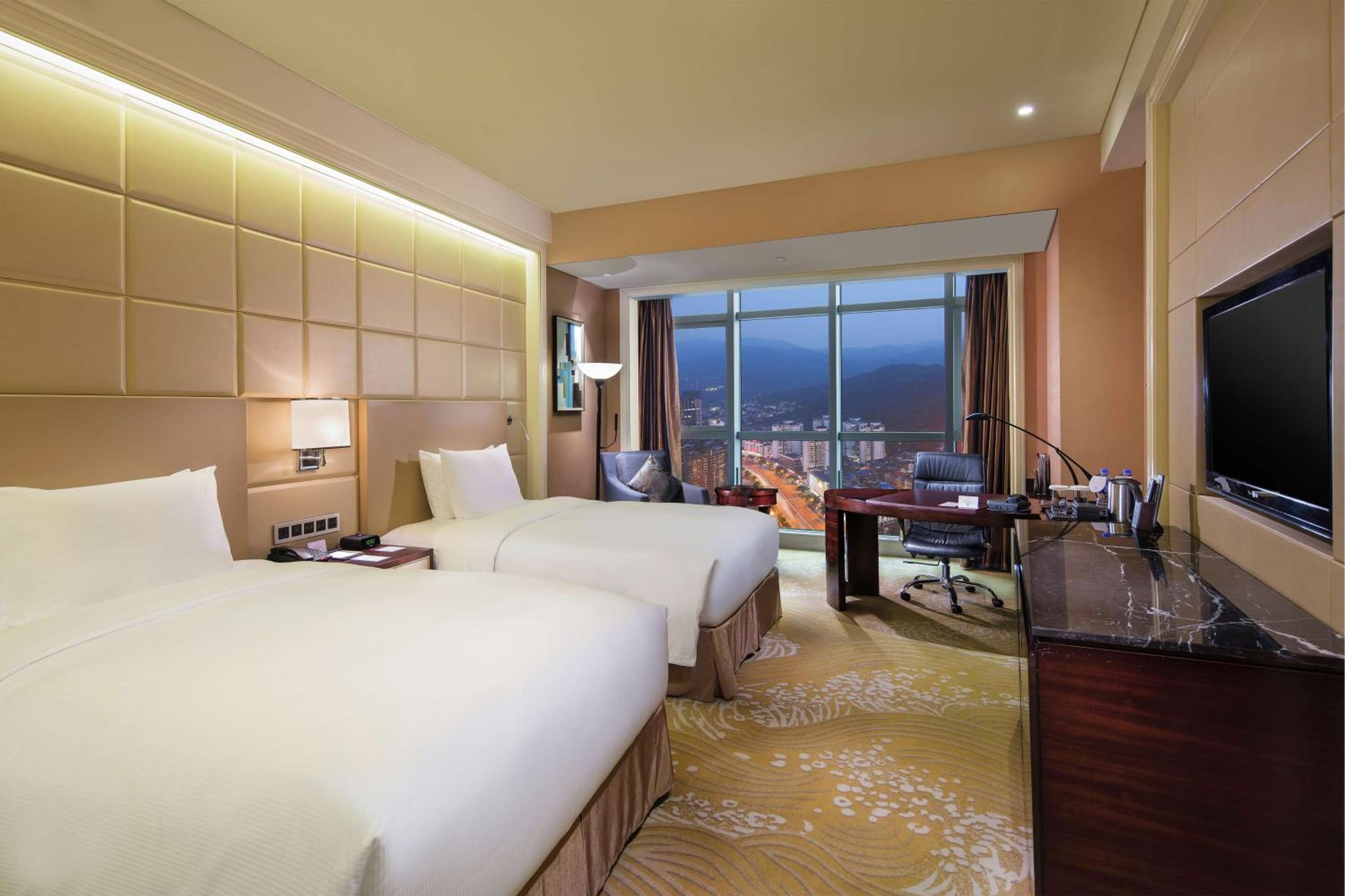 Deluxe Twin Room with Mountain View