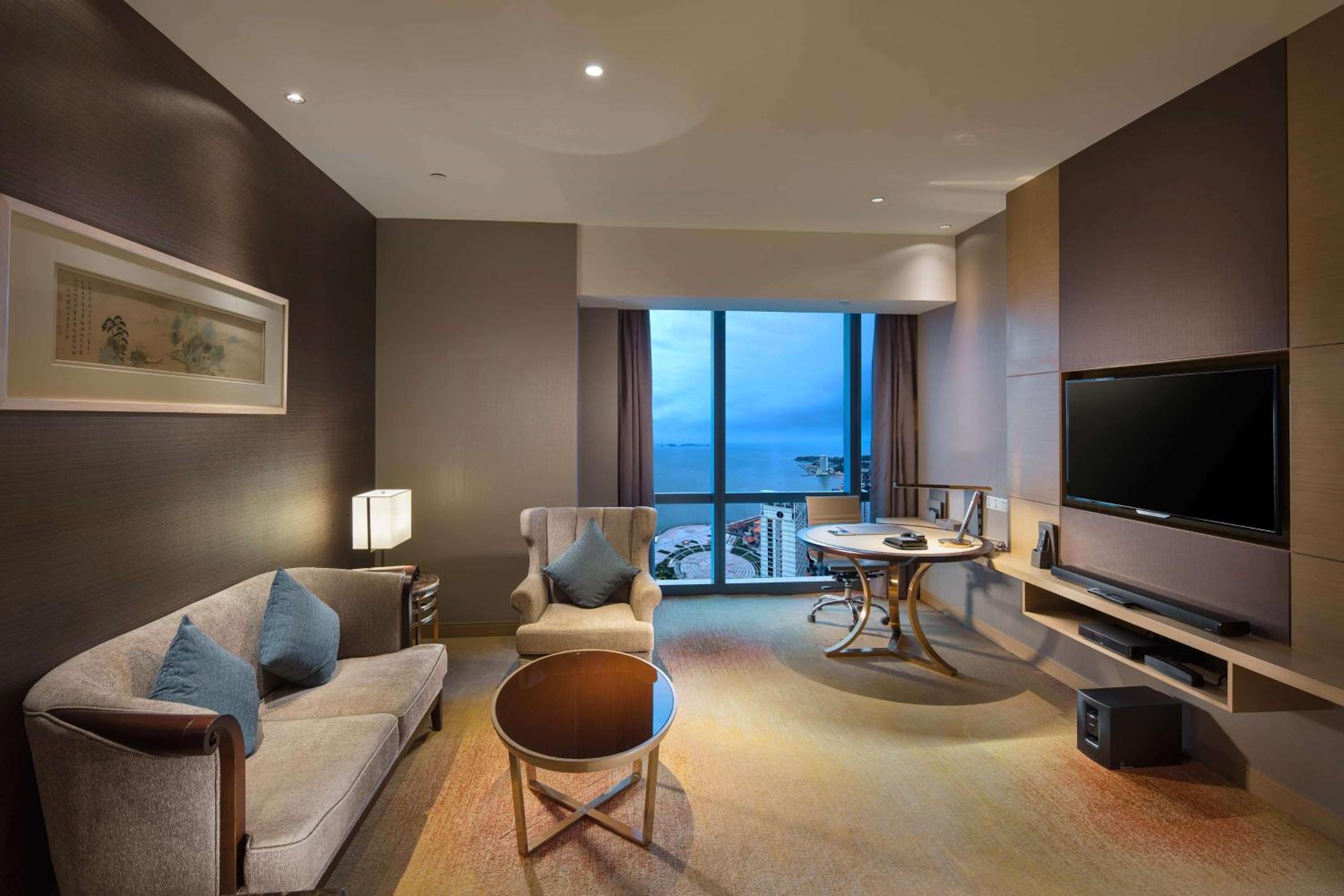 One-Bedroom King Suite photo 2
