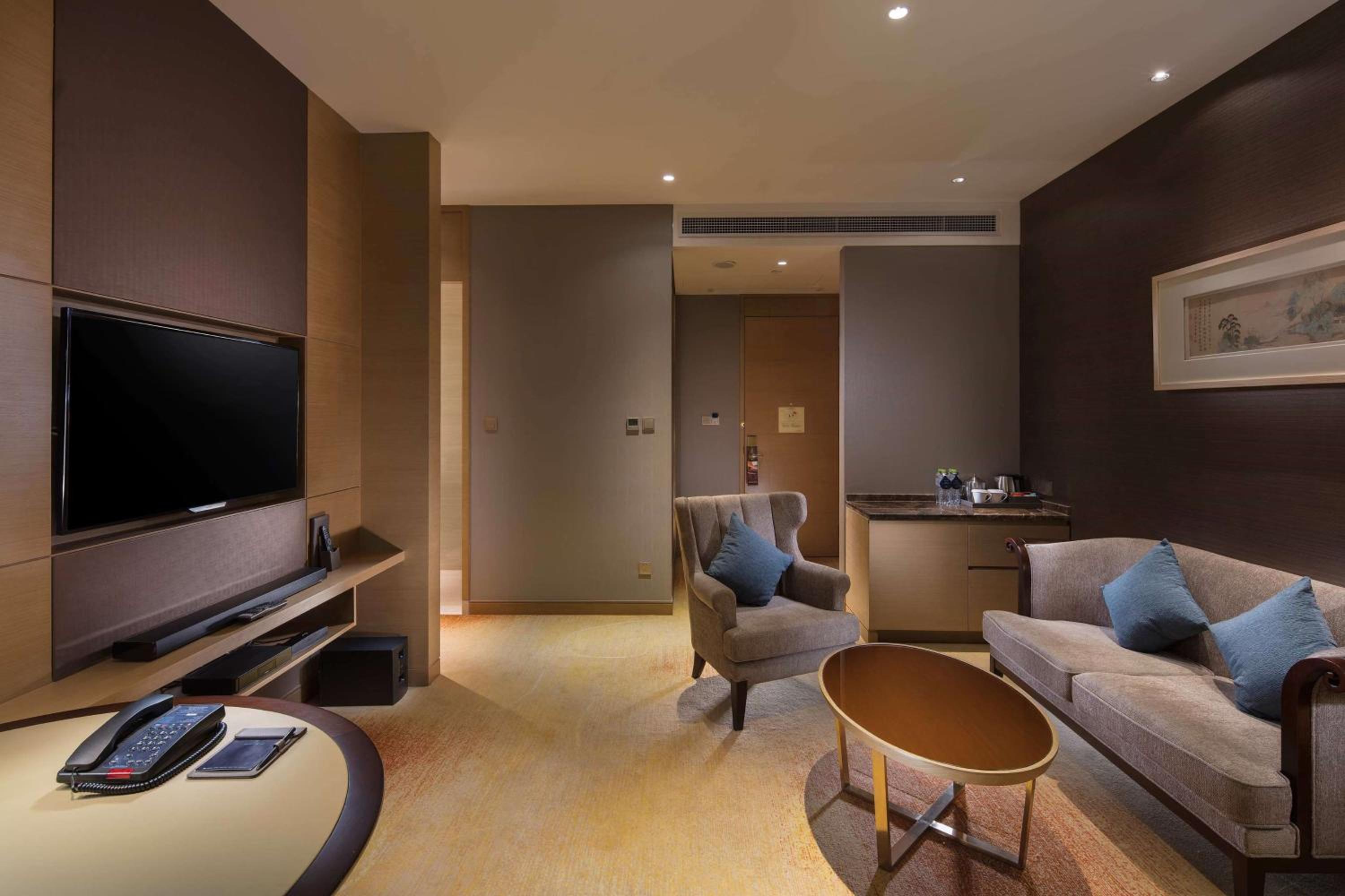 One-Bedroom King Suite photo 3