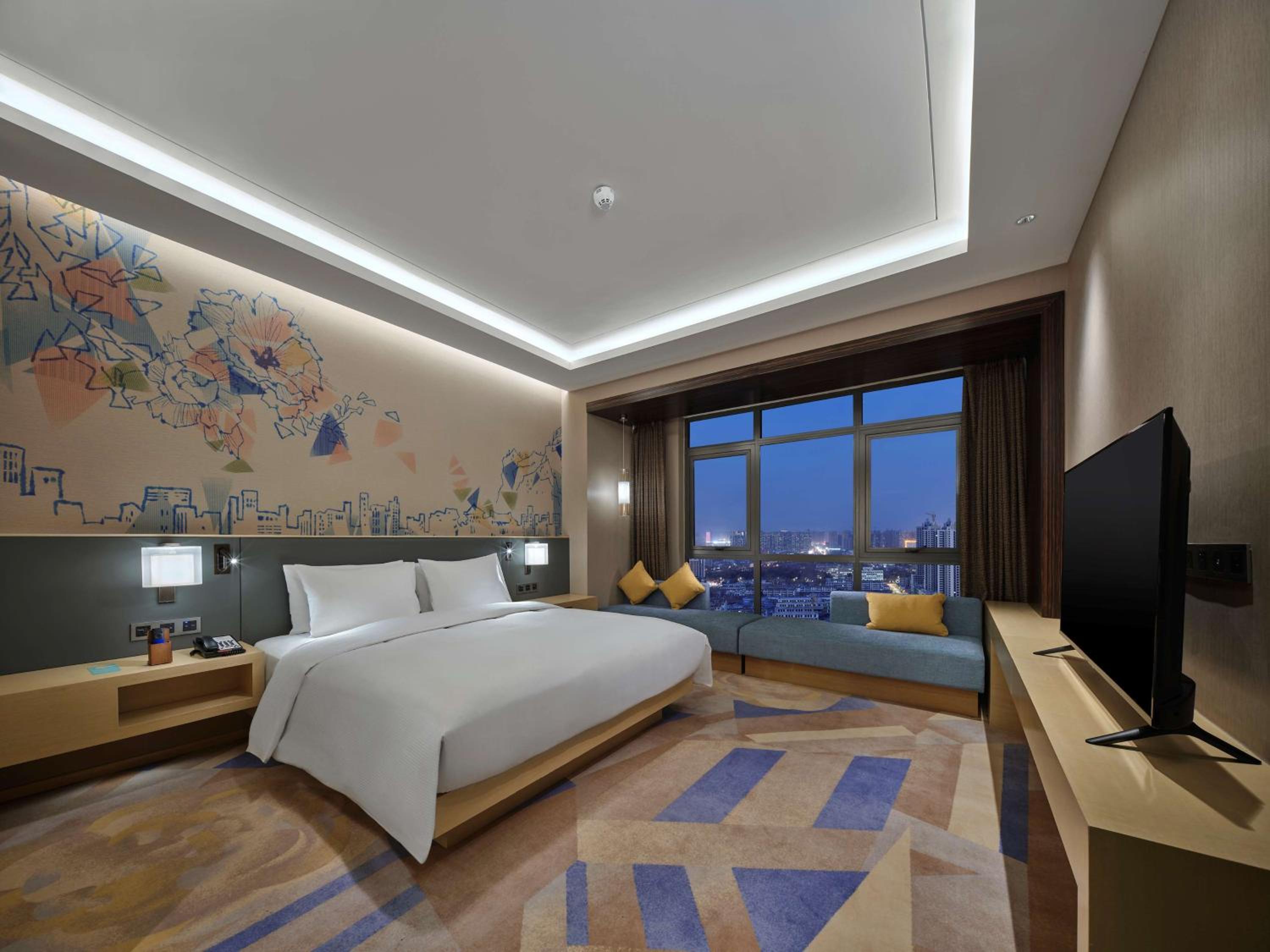 One-Bedroom King Suite - Photo 2
