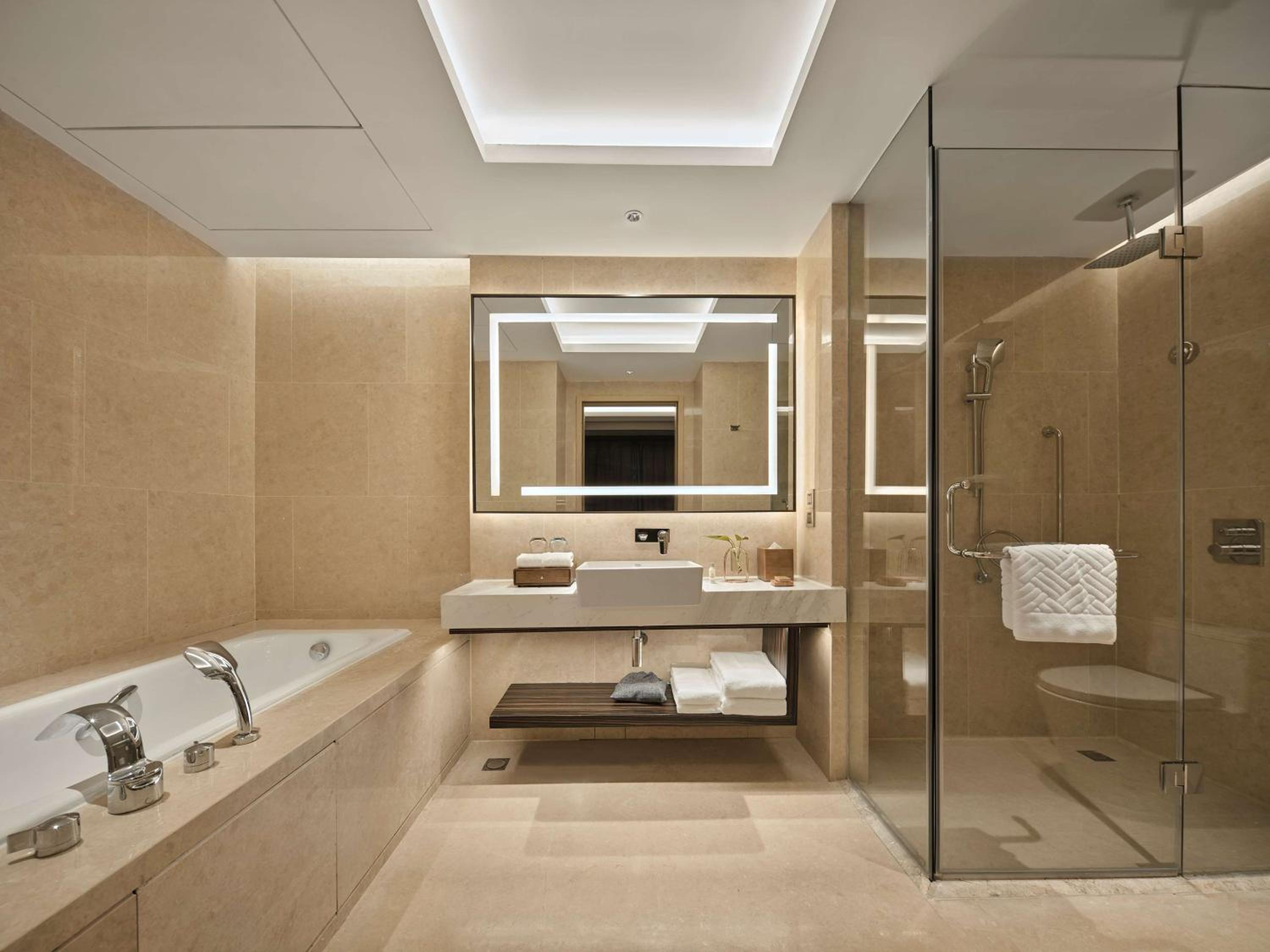 One-Bedroom King Suite - Photo 5