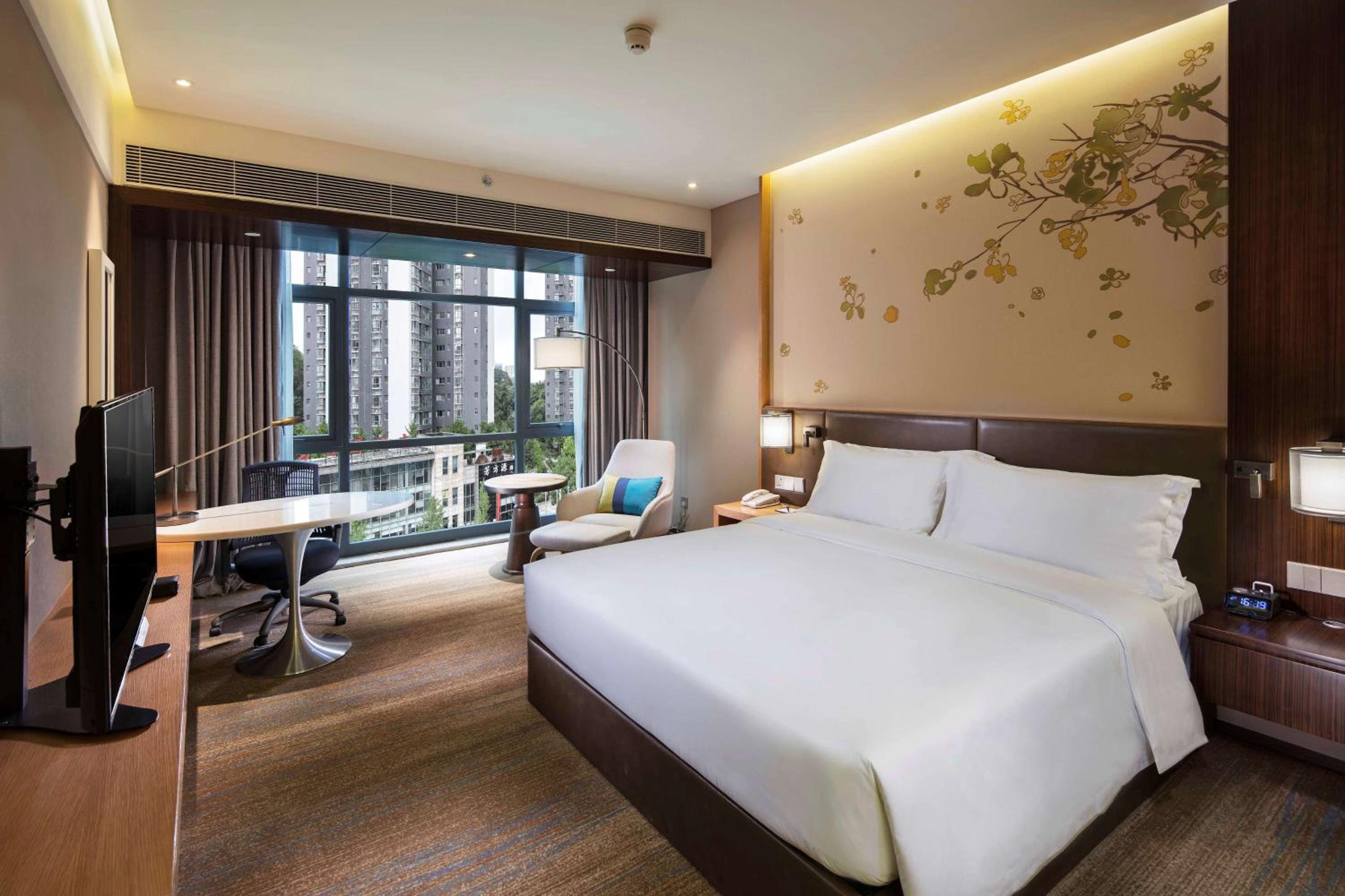 Deluxe King Room photo 2