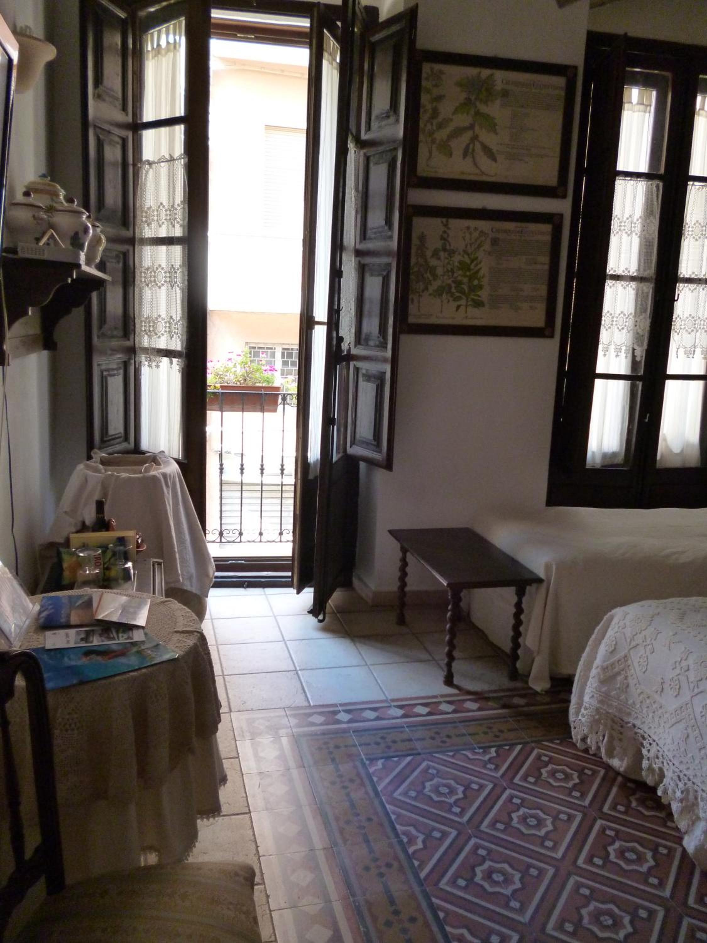 Suite (3 Adults) - Separate Building - Photo 7