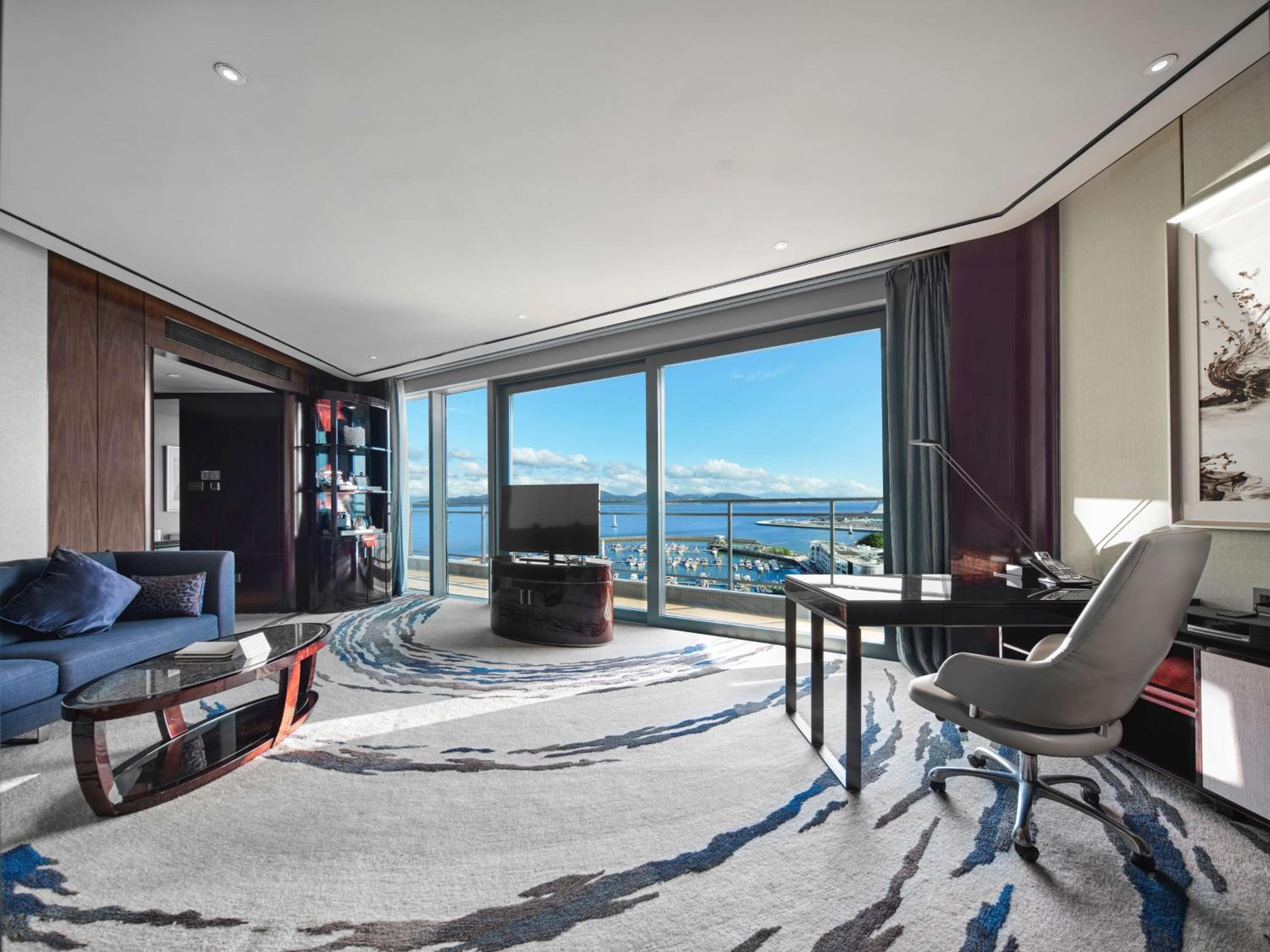 King One Bedroom Suite W/ Balcony WangHai Wing thumbnail 6