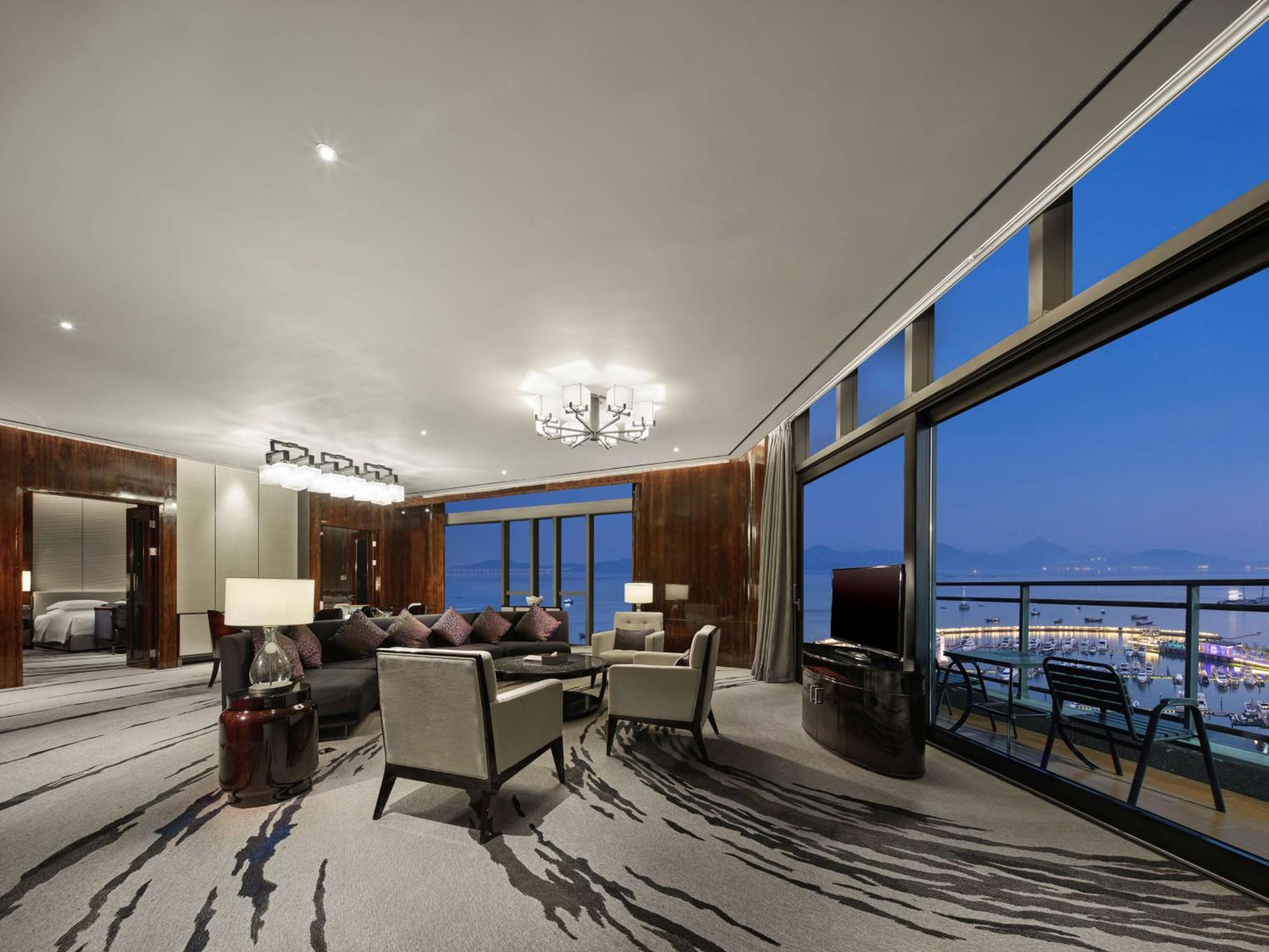 King Deluxe One Bedroom Suite WangHai Wing